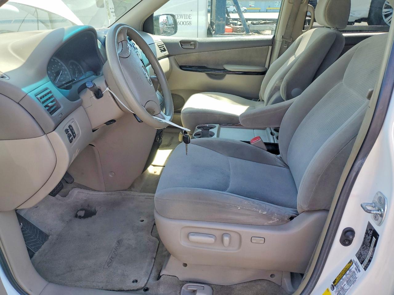 2005 Toyota Sienna Le 8 Passenger White vin: 5TDZA23C45S254028