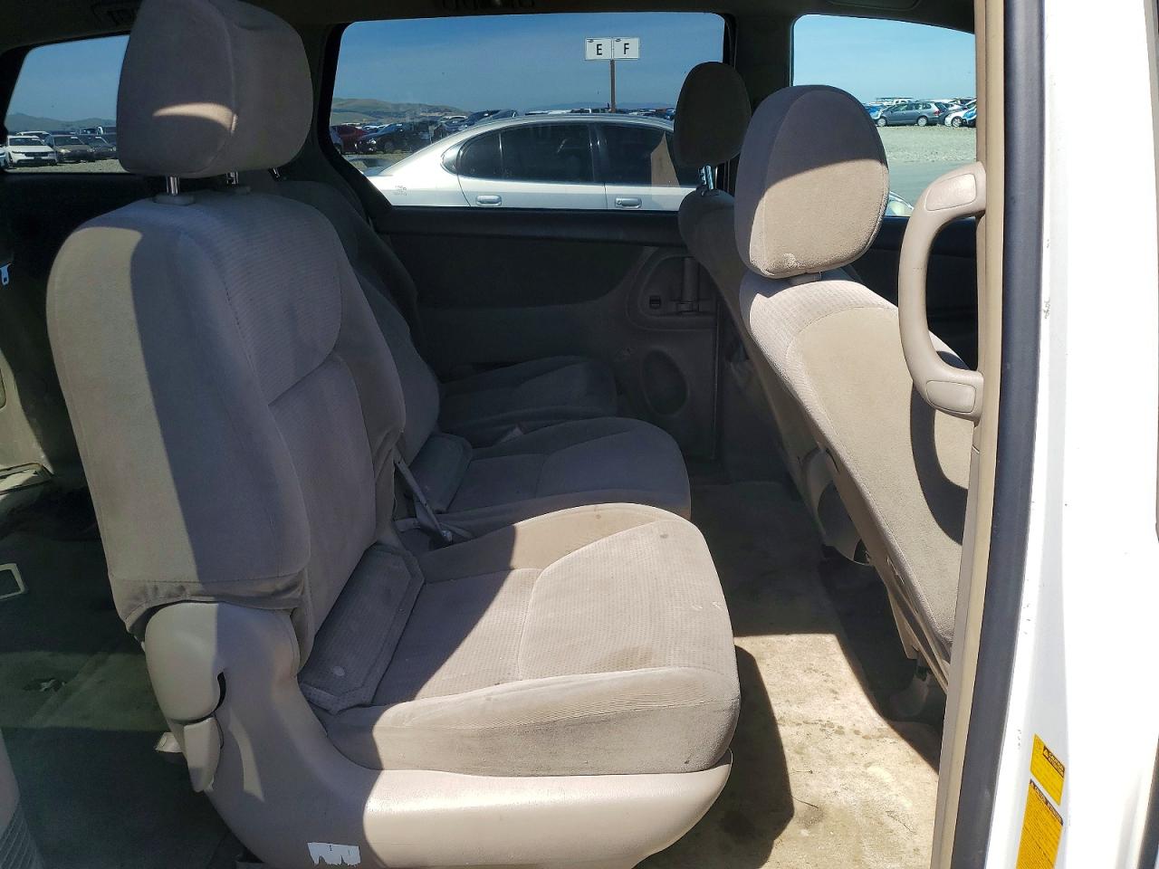 2005 Toyota Sienna Le 8 Passenger White vin: 5TDZA23C45S254028