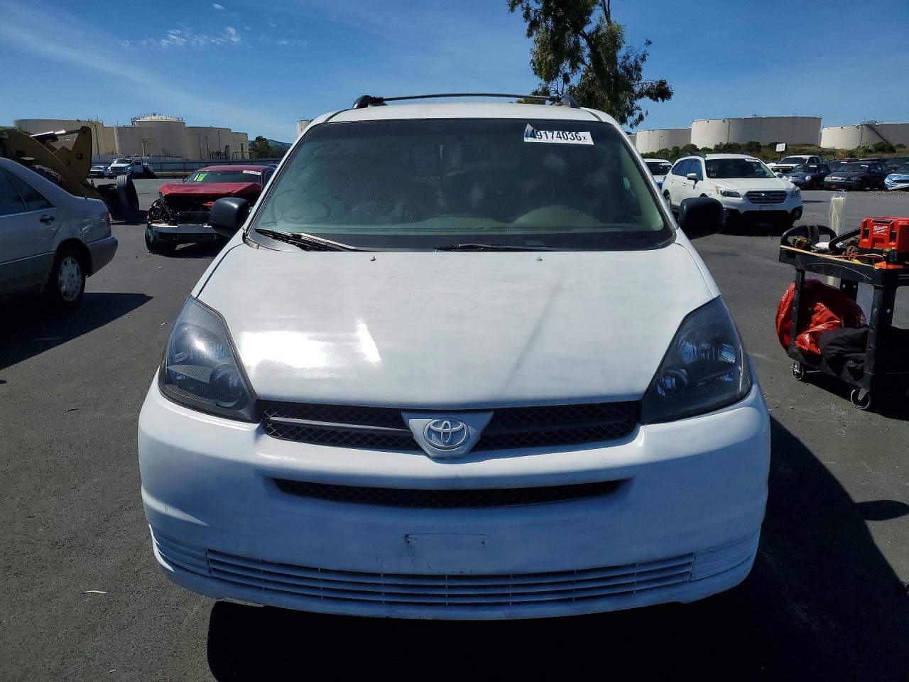 2005 Toyota Sienna Le 8 Passenger White vin: 5TDZA23C45S254028