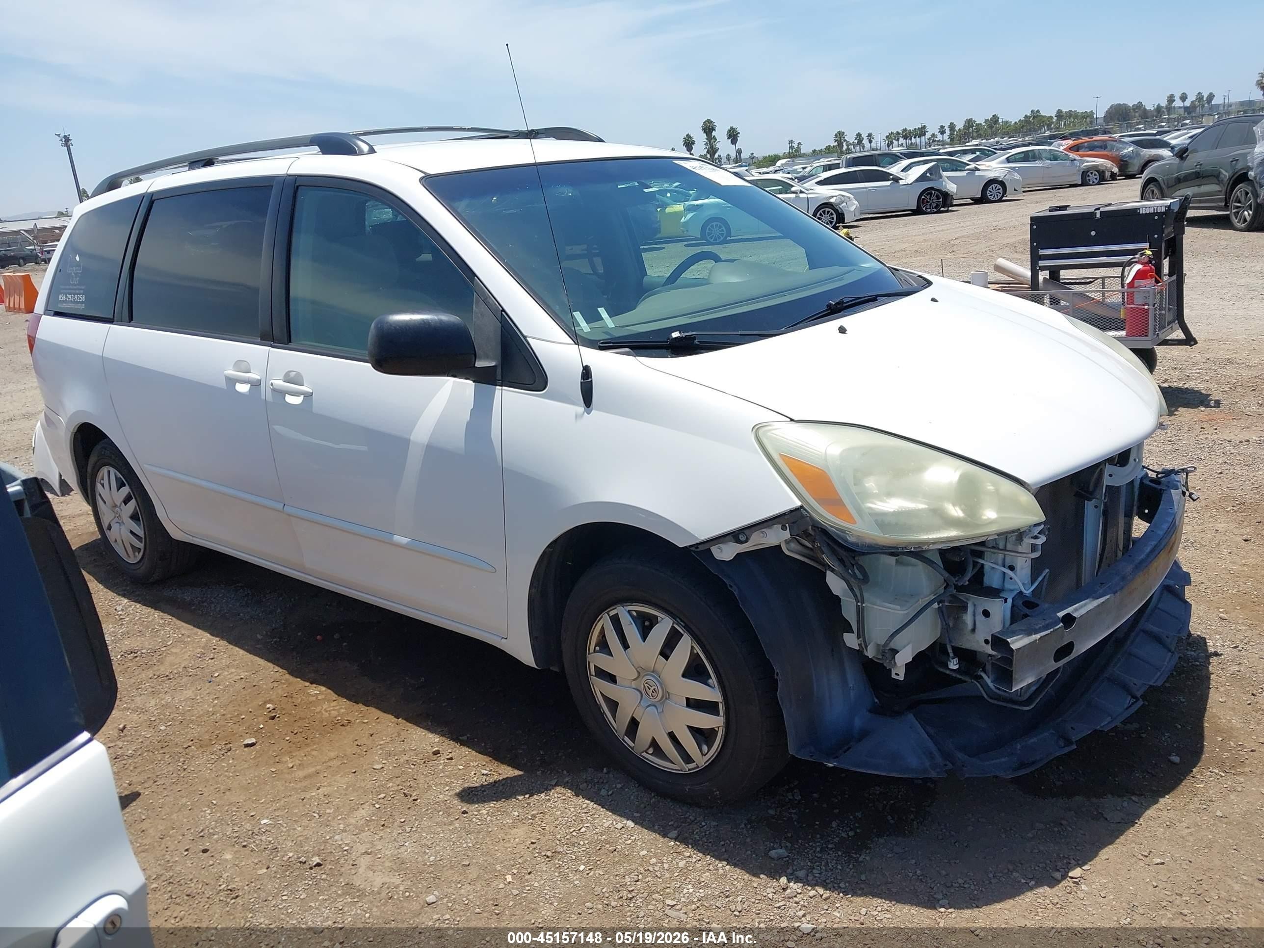 2005 Toyota Sienna Le White vin: 5TDZA23C45S318147