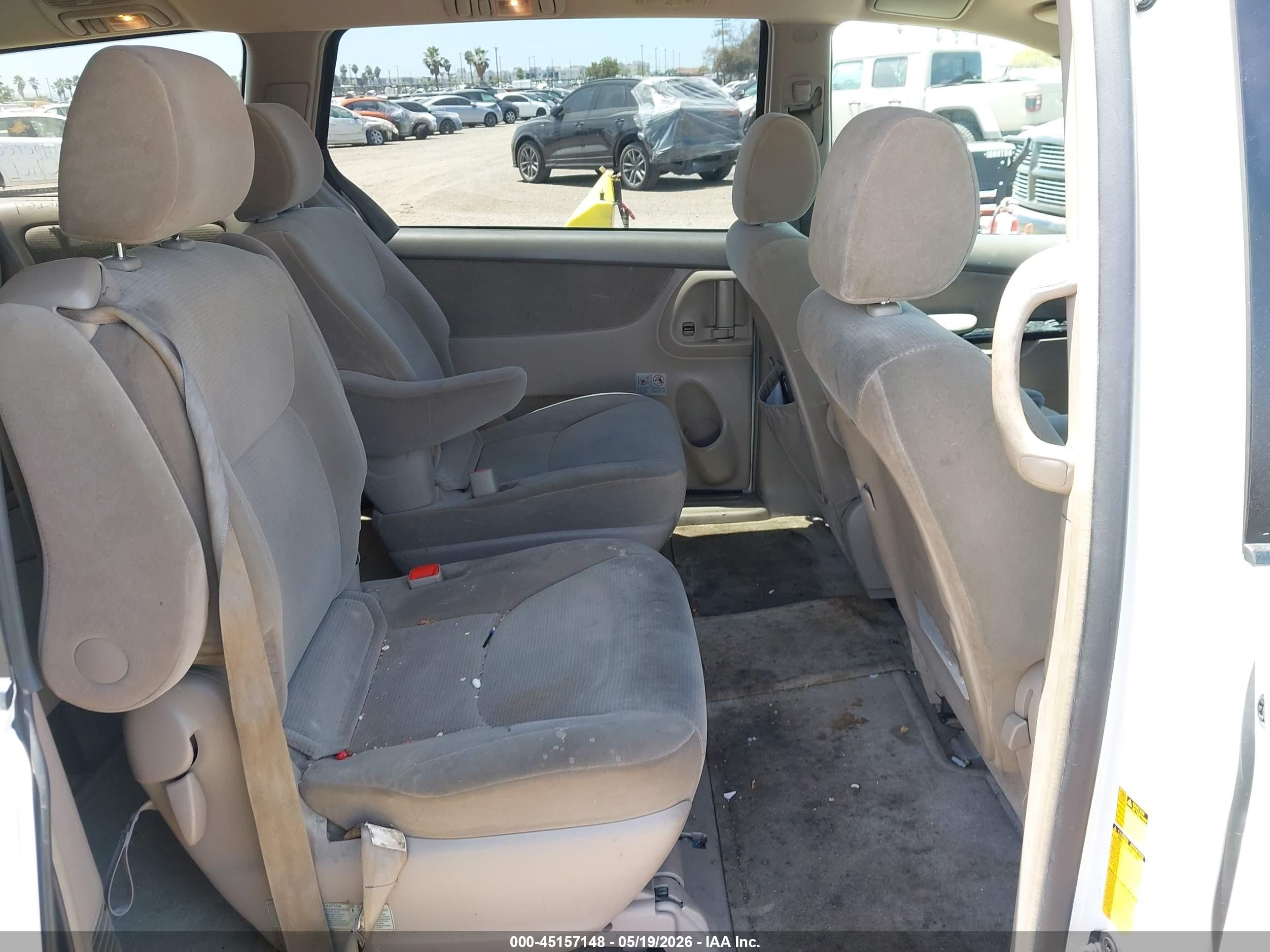 2005 Toyota Sienna Le White vin: 5TDZA23C45S318147