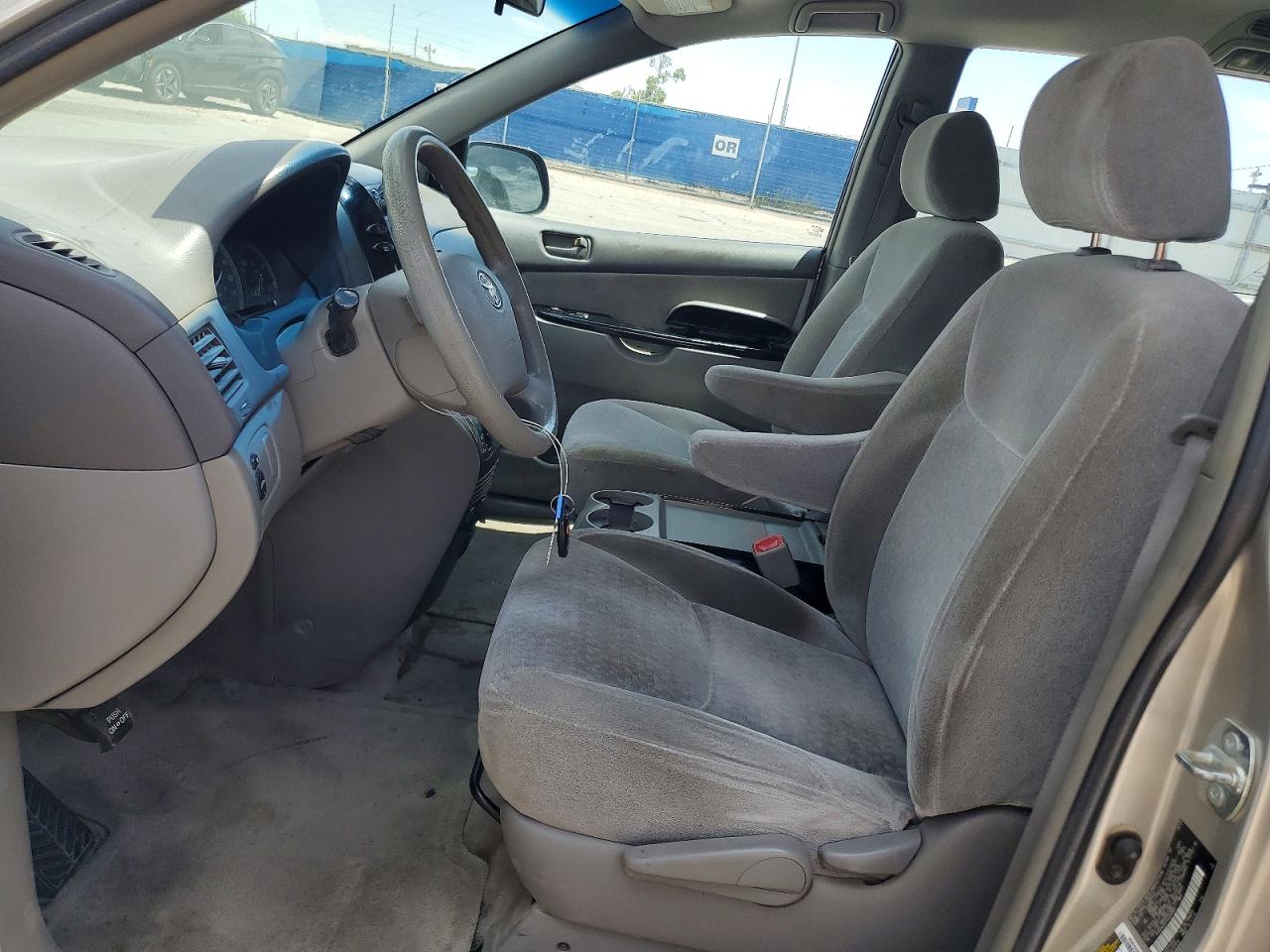 2005 Toyota Sienna Ce 8 Passenger Silver vin: 5TDZA23C45S322831
