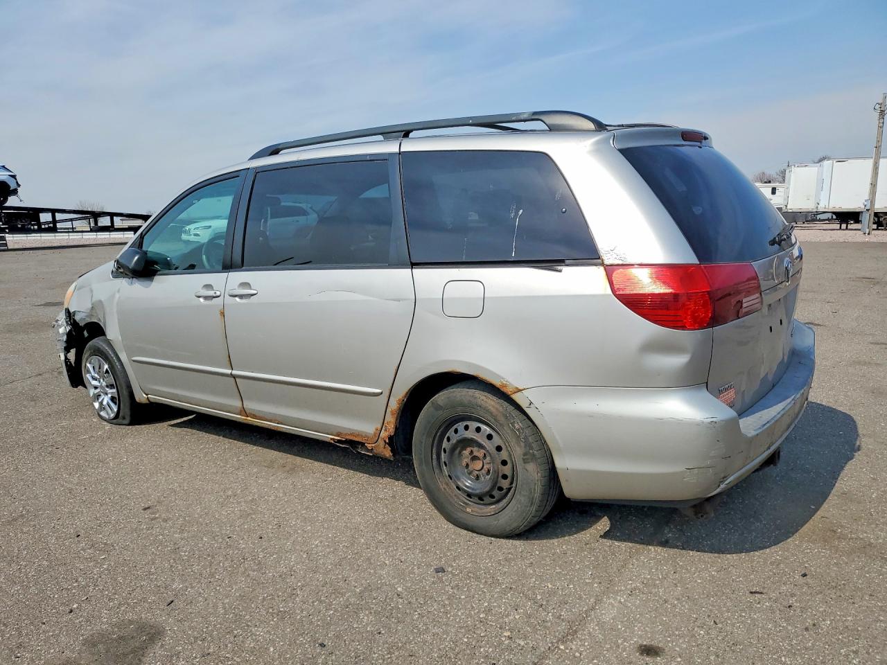 2005 Toyota Sienna Le 7 Passenger Silver vin: 5TDZA23C45S342142