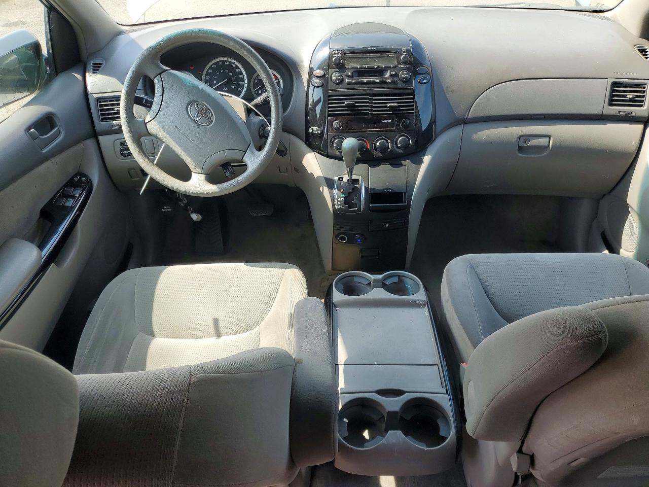 2005 Toyota Sienna Le 7 Passenger Silver vin: 5TDZA23C45S342142