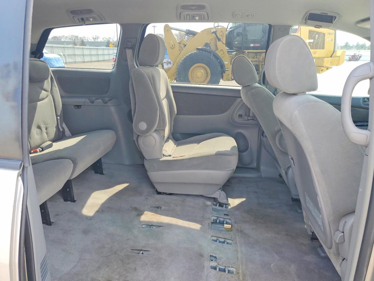 2005 Toyota Sienna Le 7 Passenger Silver vin: 5TDZA23C45S342142