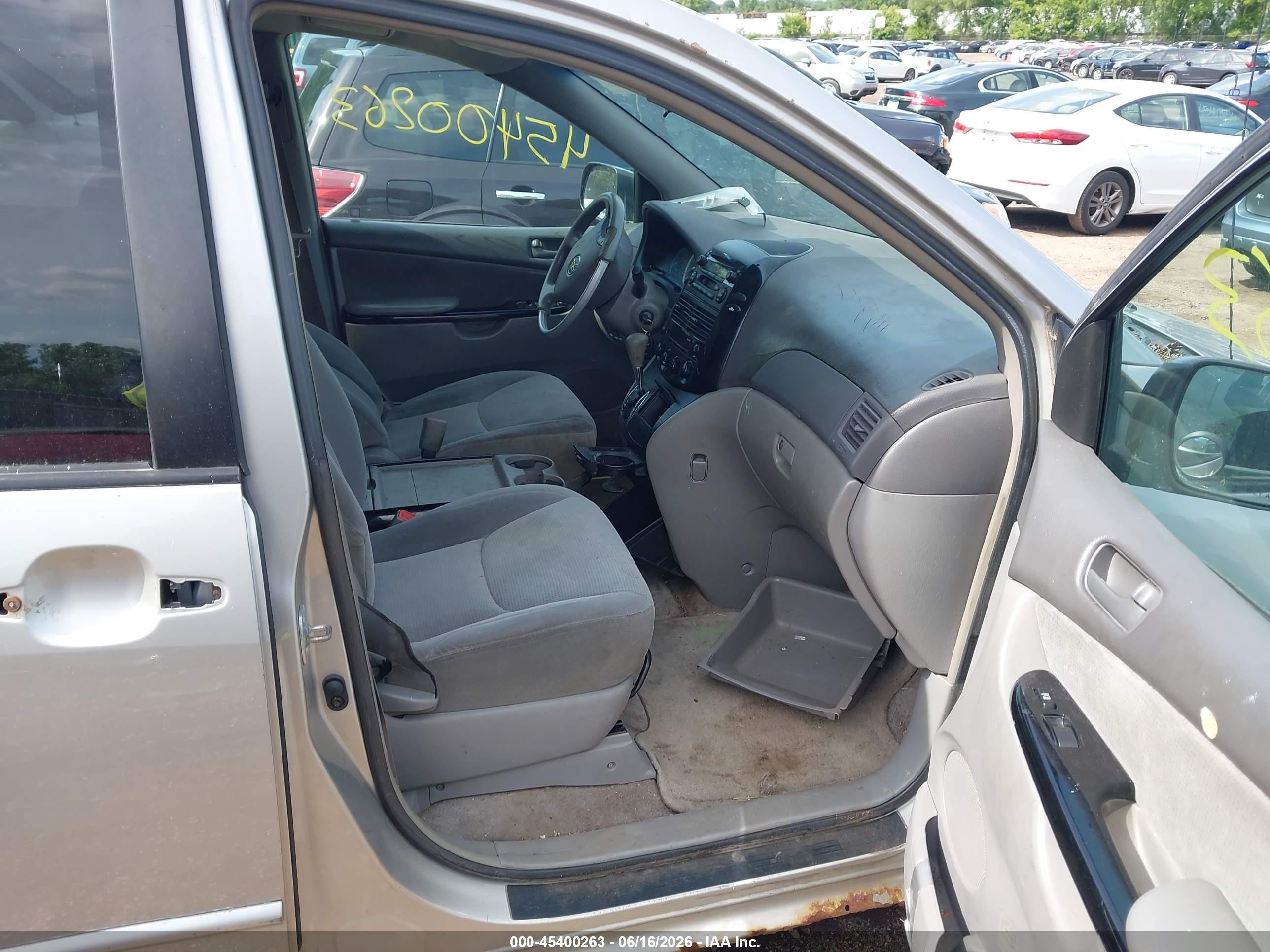 2005 Toyota Sienna Le Tan vin: 5TDZA23C45S347745