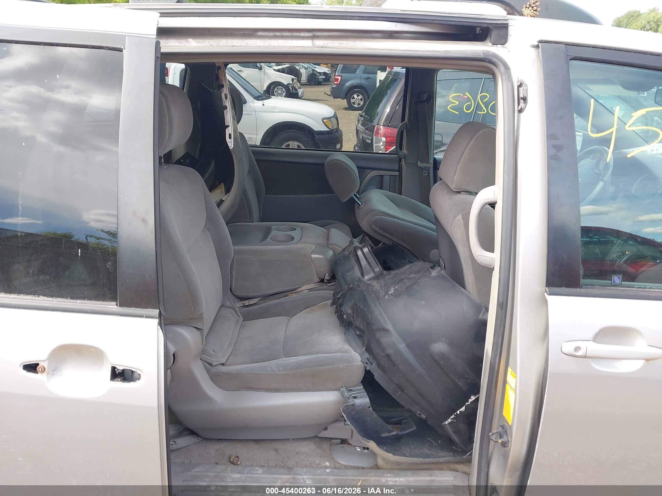 2005 Toyota Sienna Le Tan vin: 5TDZA23C45S347745