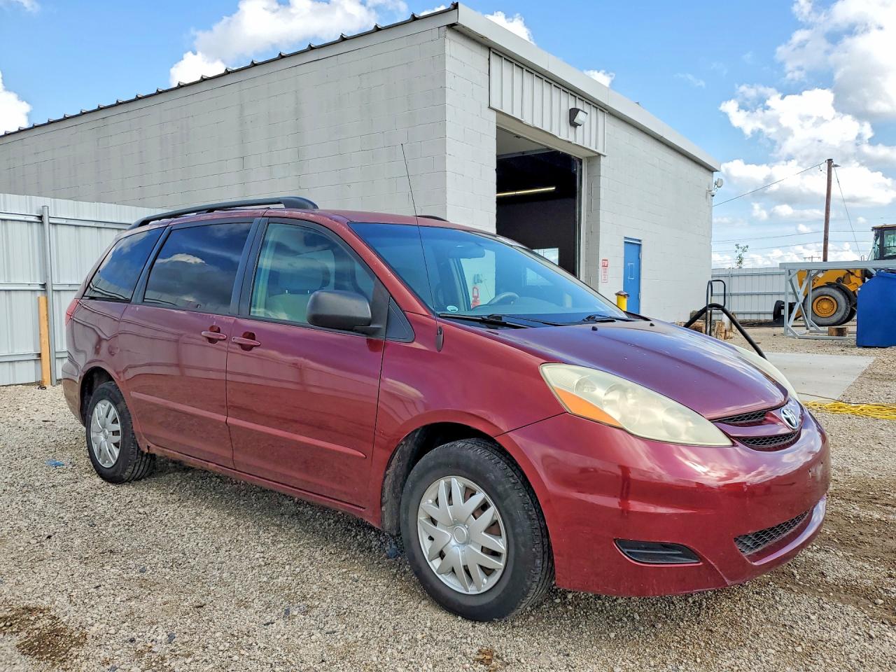 2006 Toyota Sienna Le 7 Passenger Red vin: 5TDZA23C46S391097