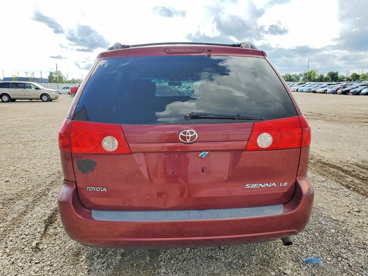 2006 Toyota Sienna Le 7 Passenger Red vin: 5TDZA23C46S391097