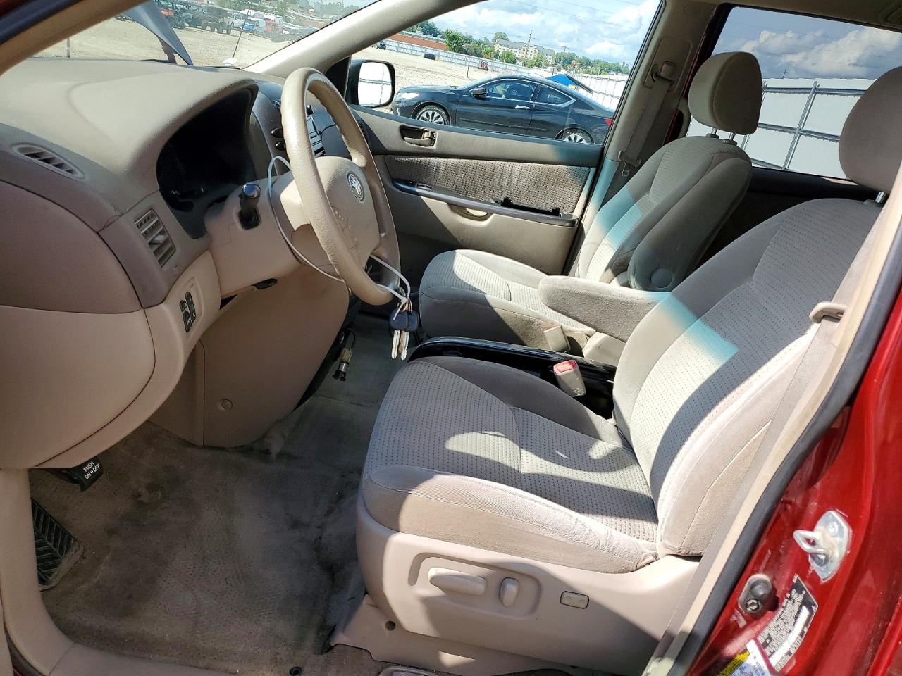 2006 Toyota Sienna Le 7 Passenger Red vin: 5TDZA23C46S391097