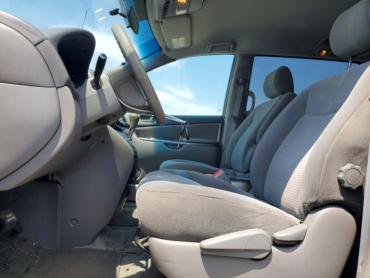 2006 Toyota Sienna Silver vin: 5TDZA23C46S391701
