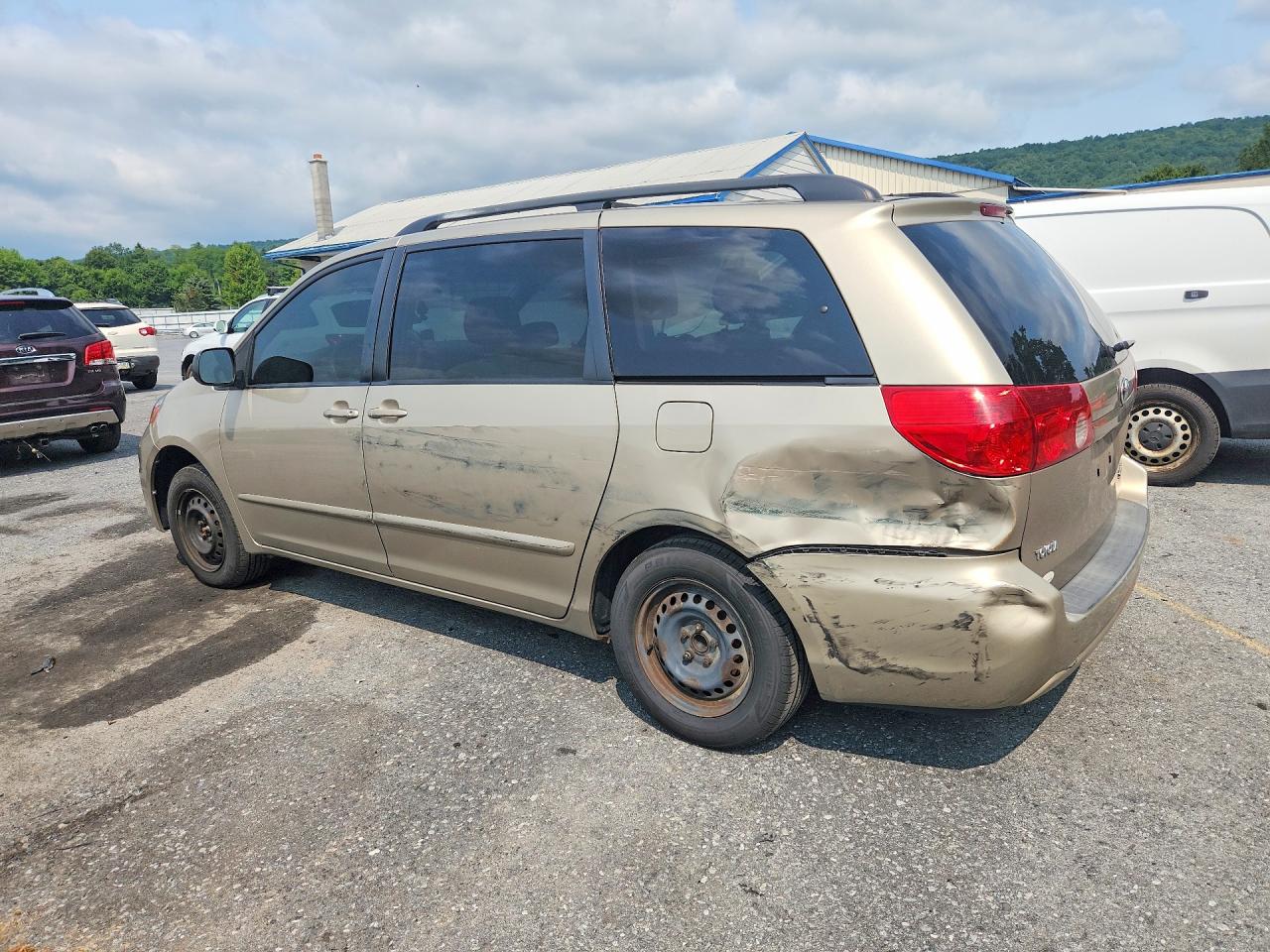 2006 Toyota Sienna Le 7 Passenger Золотой vin: 5TDZA23C46S520441