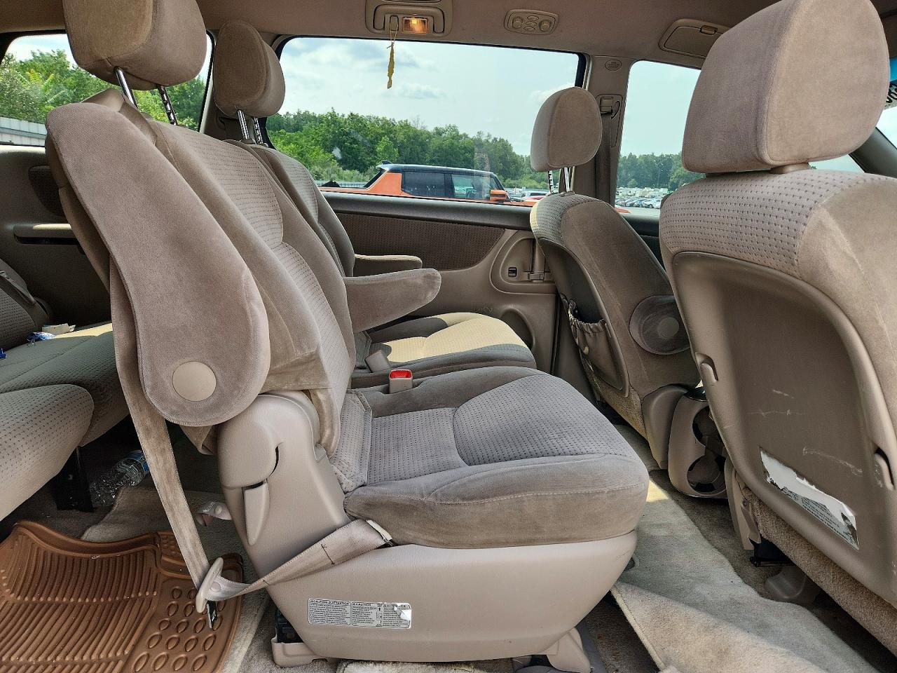 2006 Toyota Sienna Le 7 Passenger Золотой vin: 5TDZA23C46S520441
