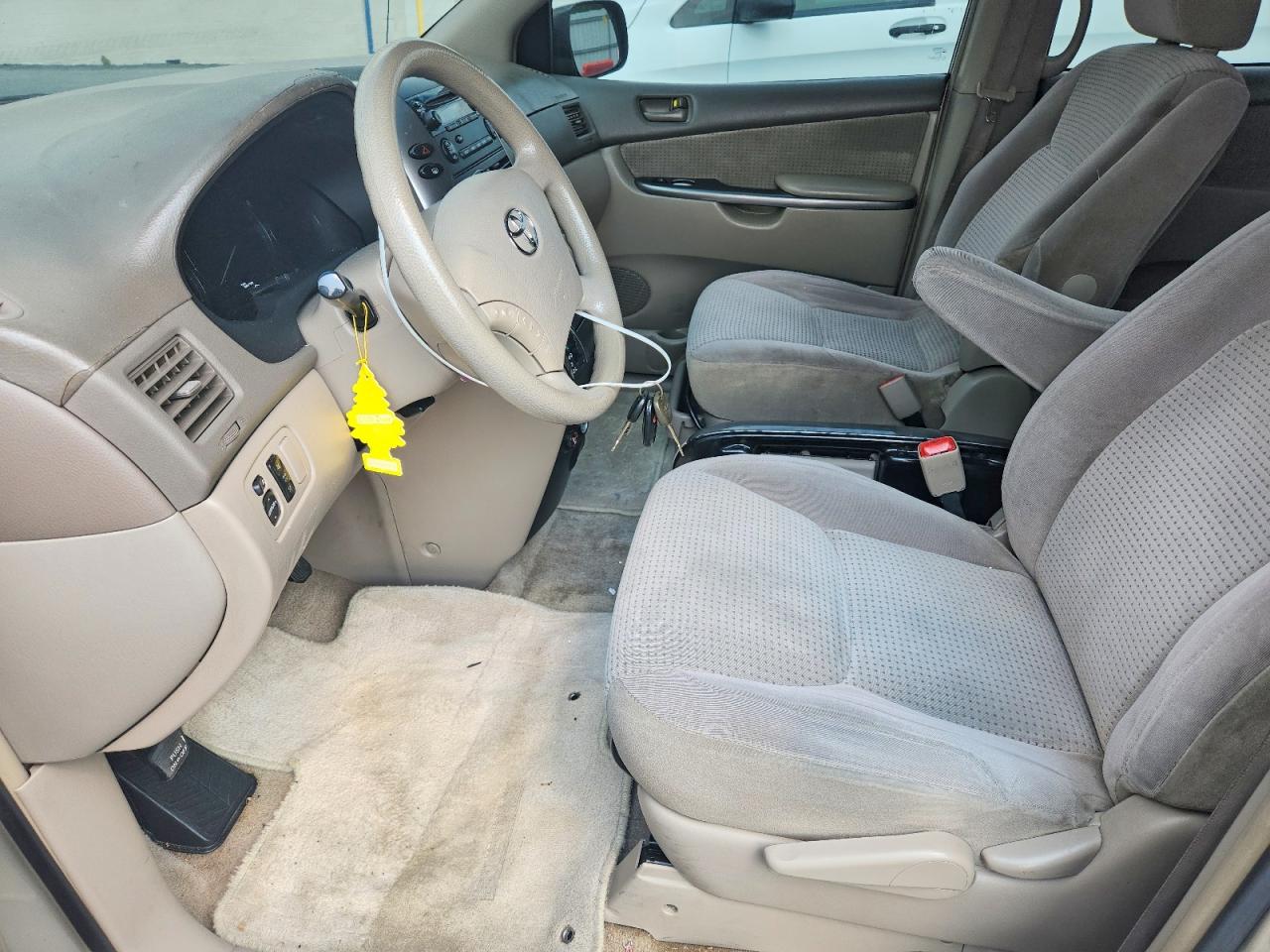 2006 Toyota Sienna Le 7 Passenger Золотой vin: 5TDZA23C46S520441