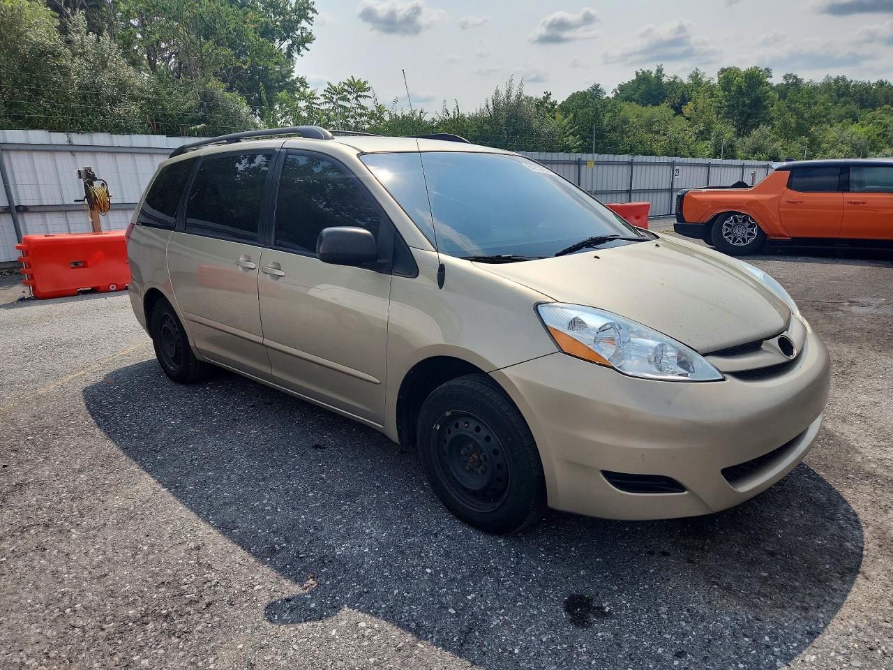 2006 Toyota Sienna Le 7 Passenger Золотой vin: 5TDZA23C46S520441