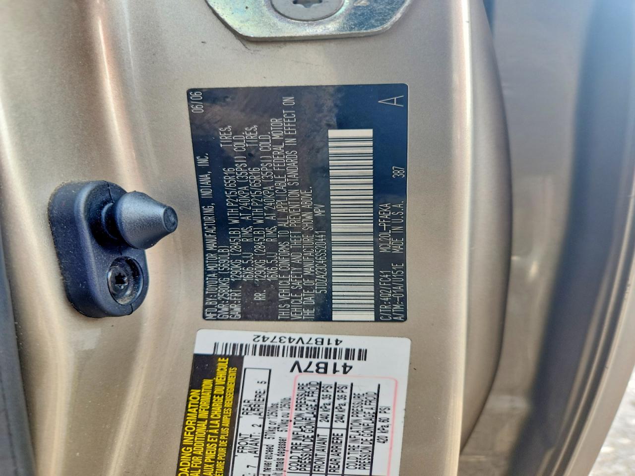 2006 Toyota Sienna Le 7 Passenger Золотой vin: 5TDZA23C46S520441