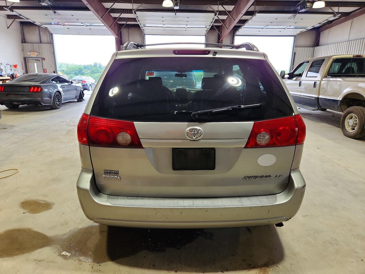 2006 Toyota Sienna Le 8 Passenger Silver vin: 5TDZA23C46S572023