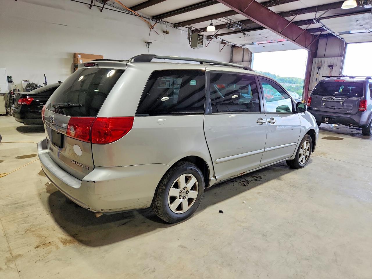 2006 Toyota Sienna Le 8 Passenger Silver vin: 5TDZA23C46S572023