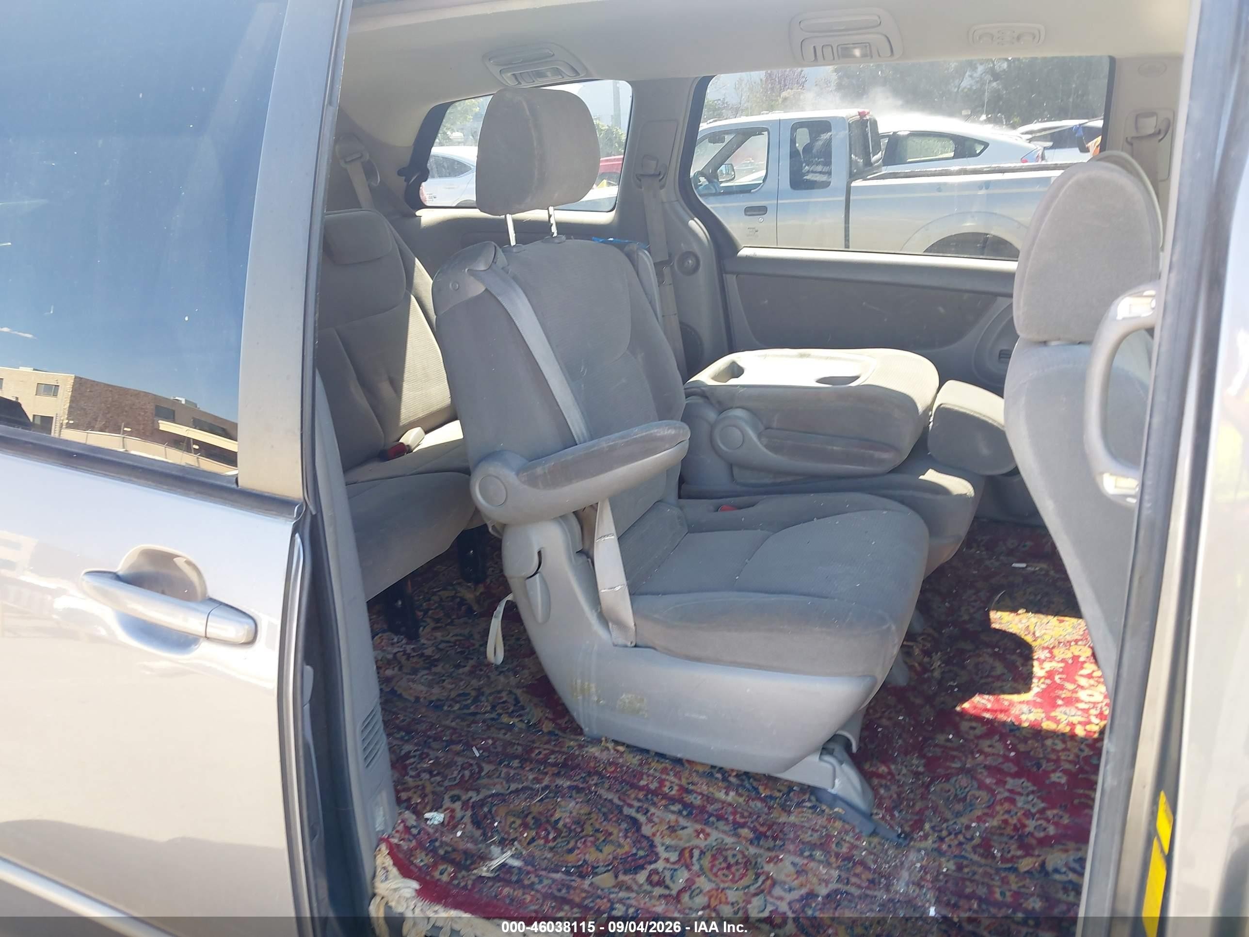 2004 Toyota Sienna Le Gray vin: 5TDZA23C54S007650