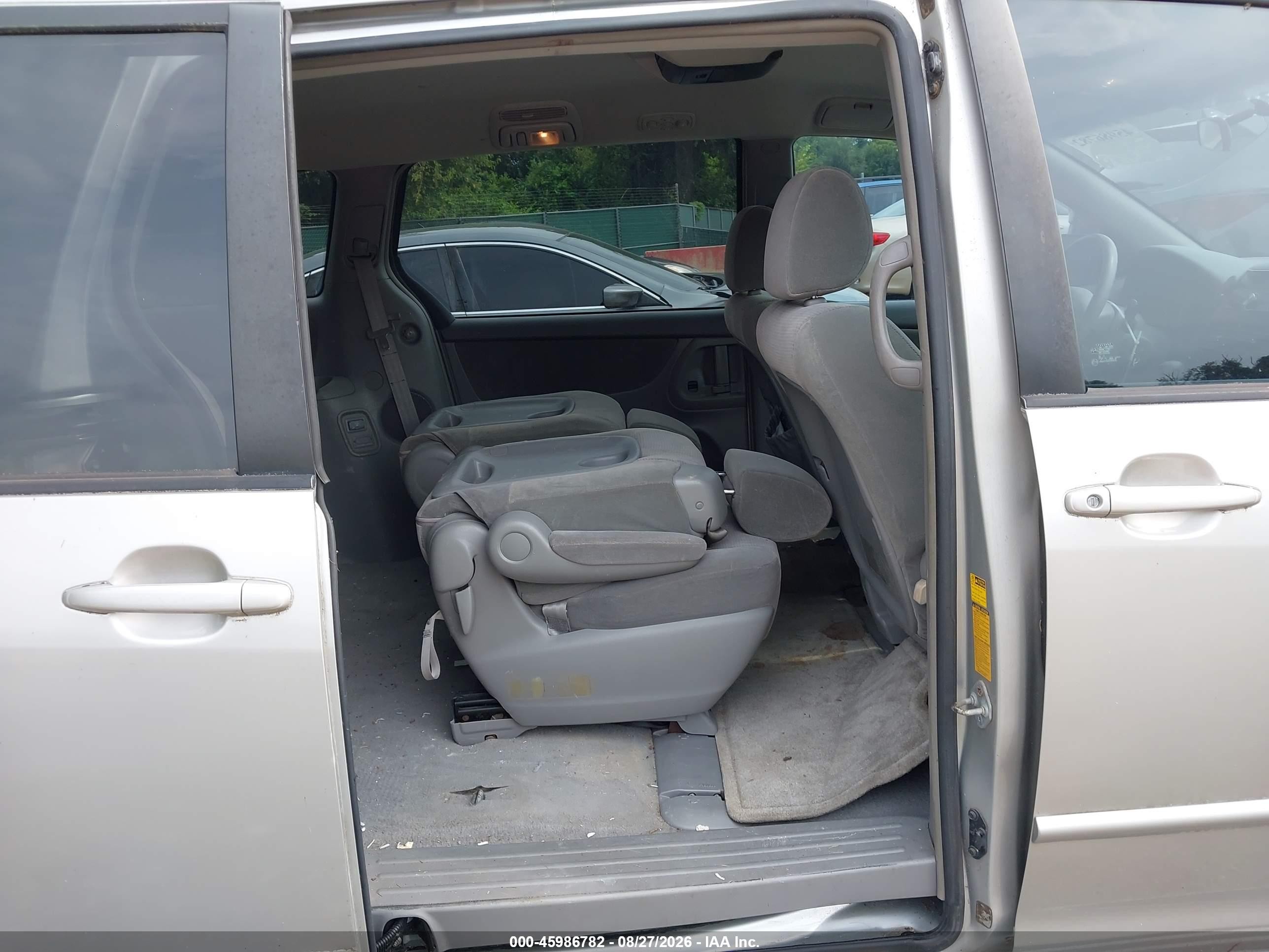 2004 Toyota Sienna Le Silver vin: 5TDZA23C54S020575