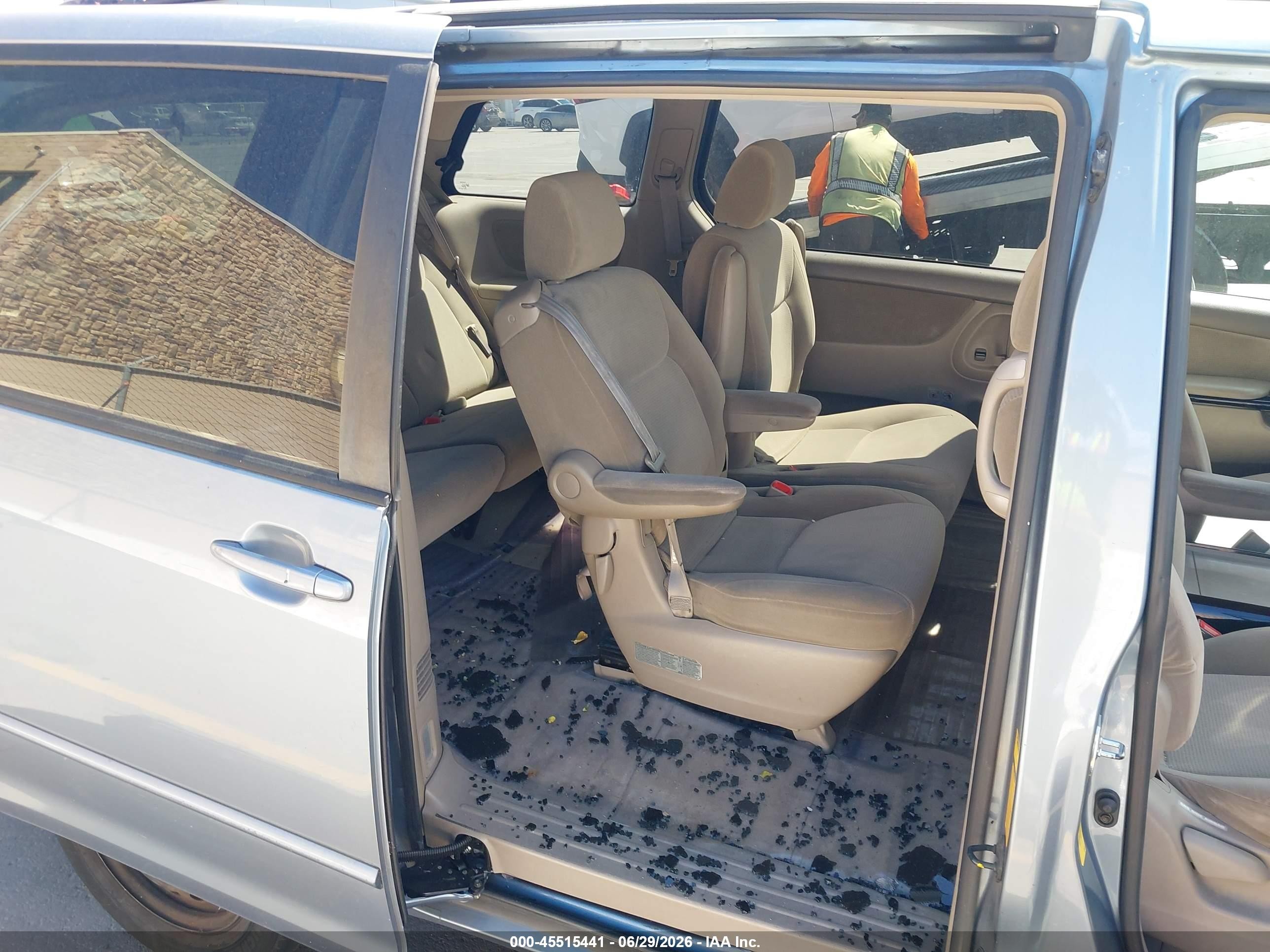 2004 Toyota Sienna Le Blue vin: 5TDZA23C54S101642