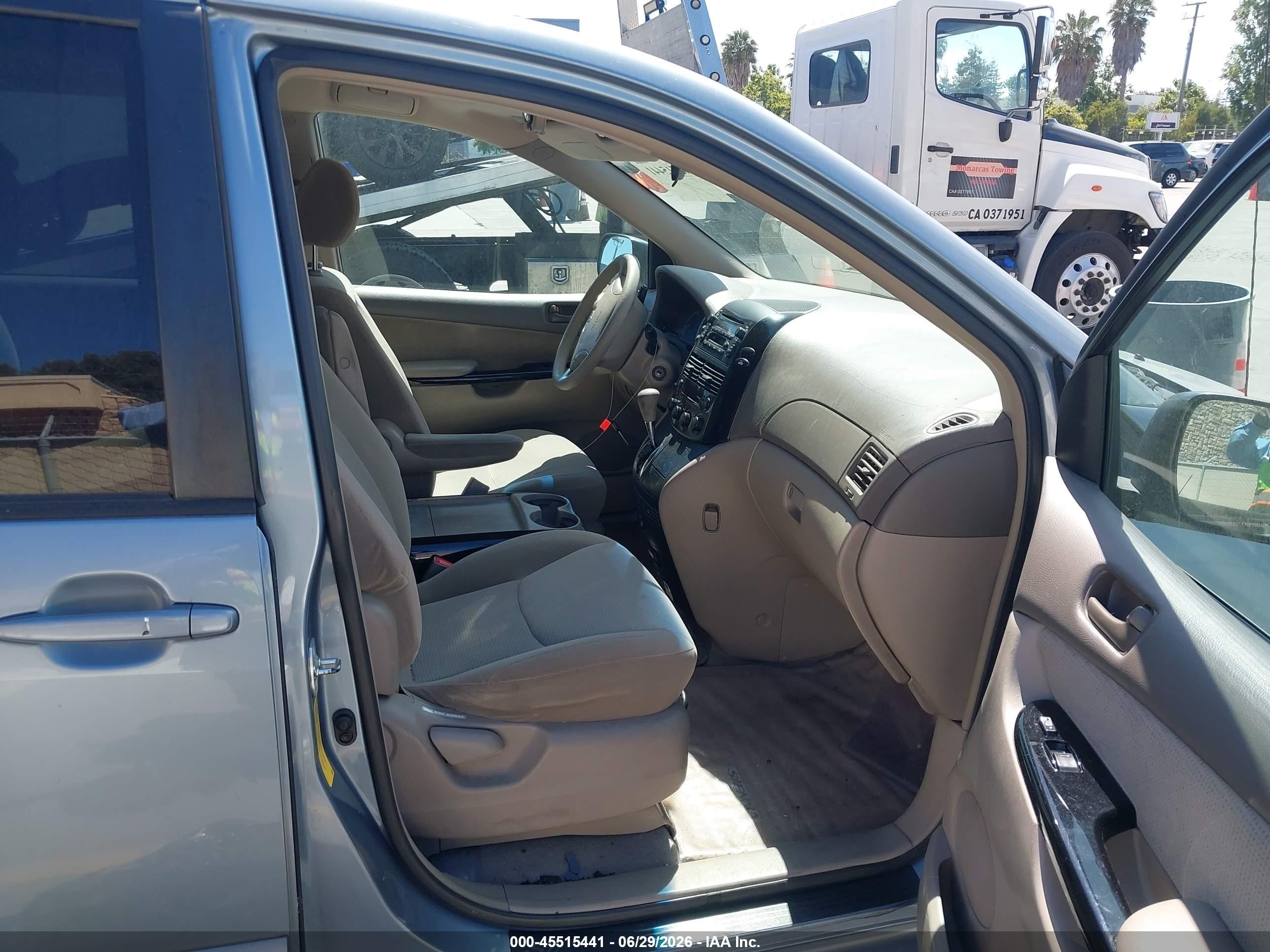 2004 Toyota Sienna Le Blue vin: 5TDZA23C54S101642
