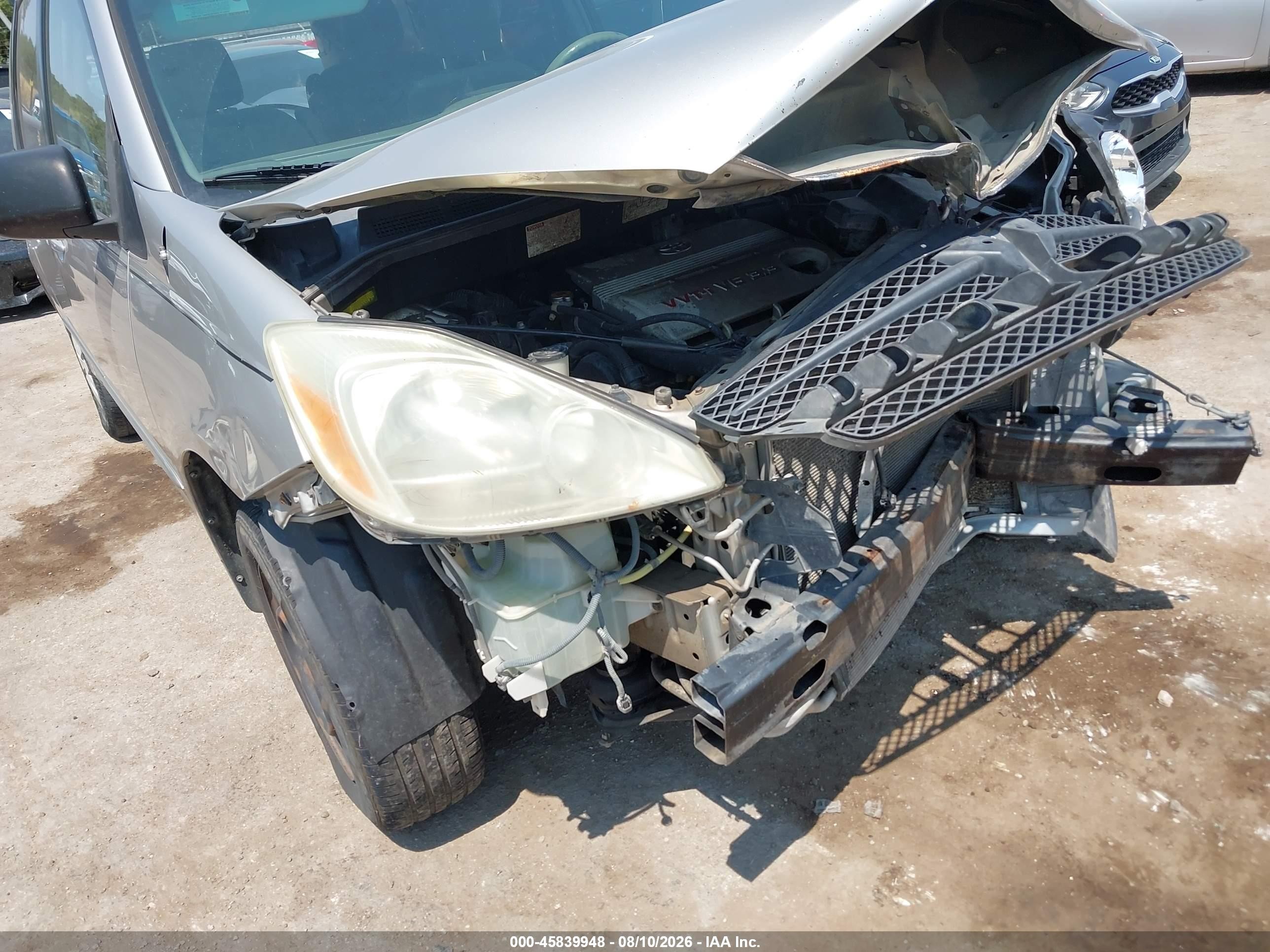 2004 Toyota Sienna Le Серебряный vin: 5TDZA23C54S108672