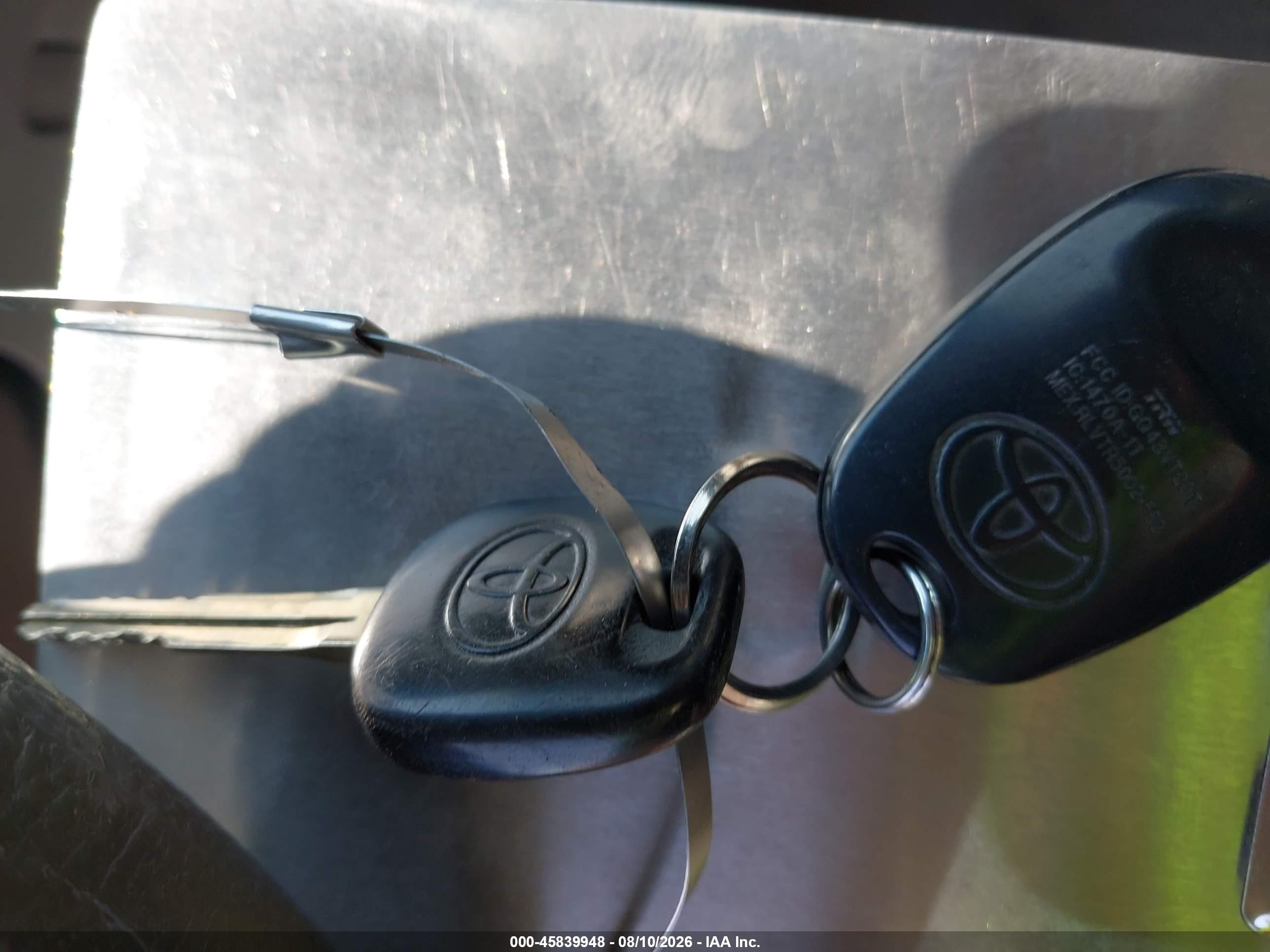 2004 Toyota Sienna Le Серебряный vin: 5TDZA23C54S108672