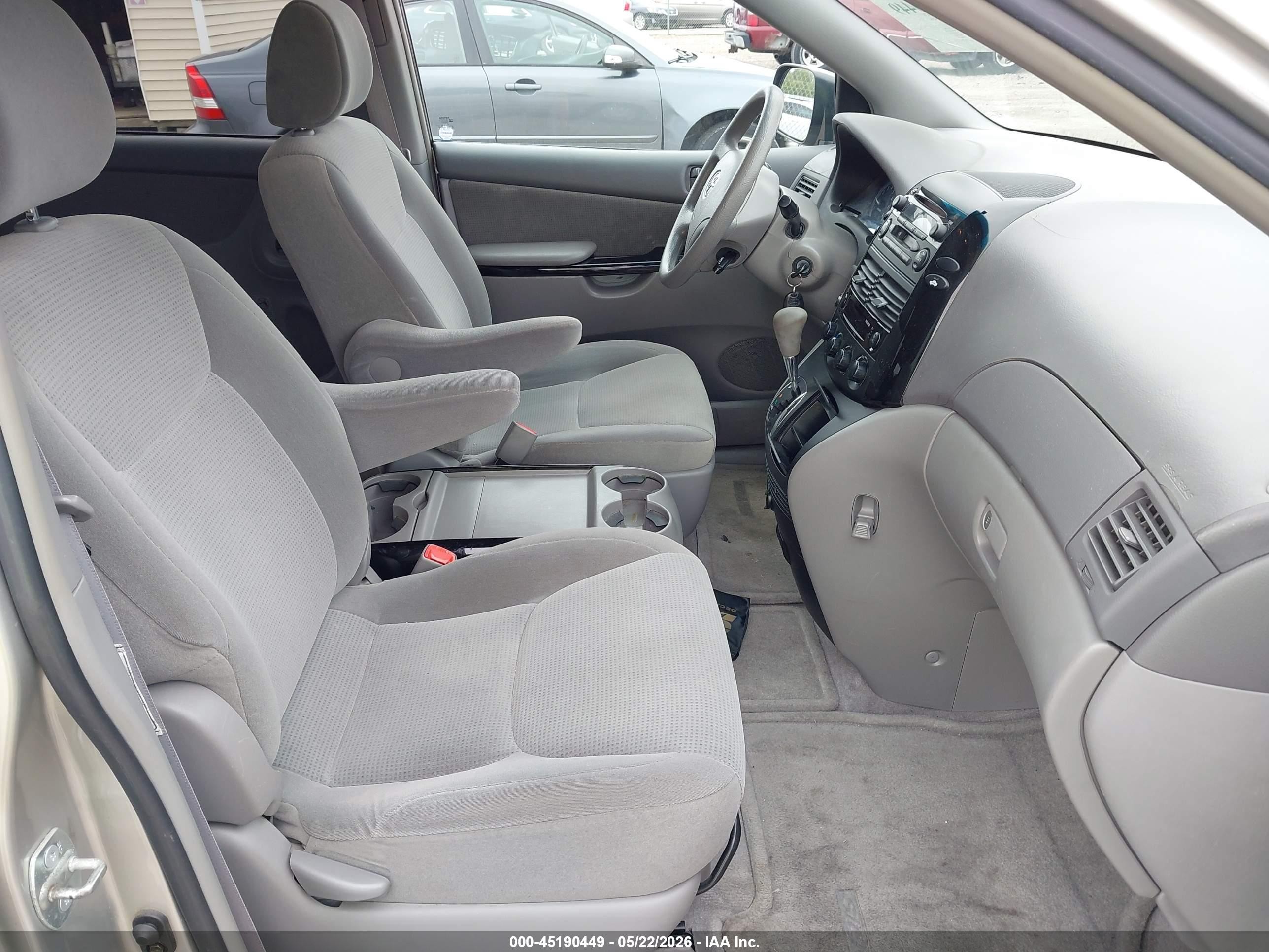 2005 Toyota Sienna Le Silver vin: 5TDZA23C55S280654