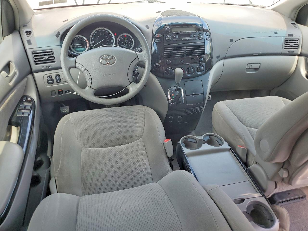 2005 Toyt Sienna Silver vin: 5TDZA23C55S293713