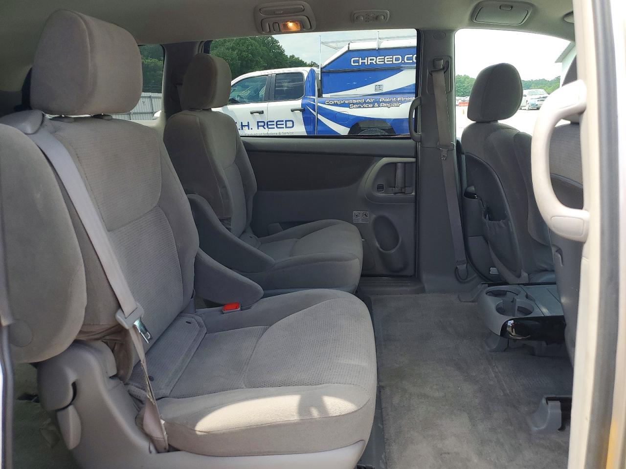 2005 Toyt Sienna Silver vin: 5TDZA23C55S293713