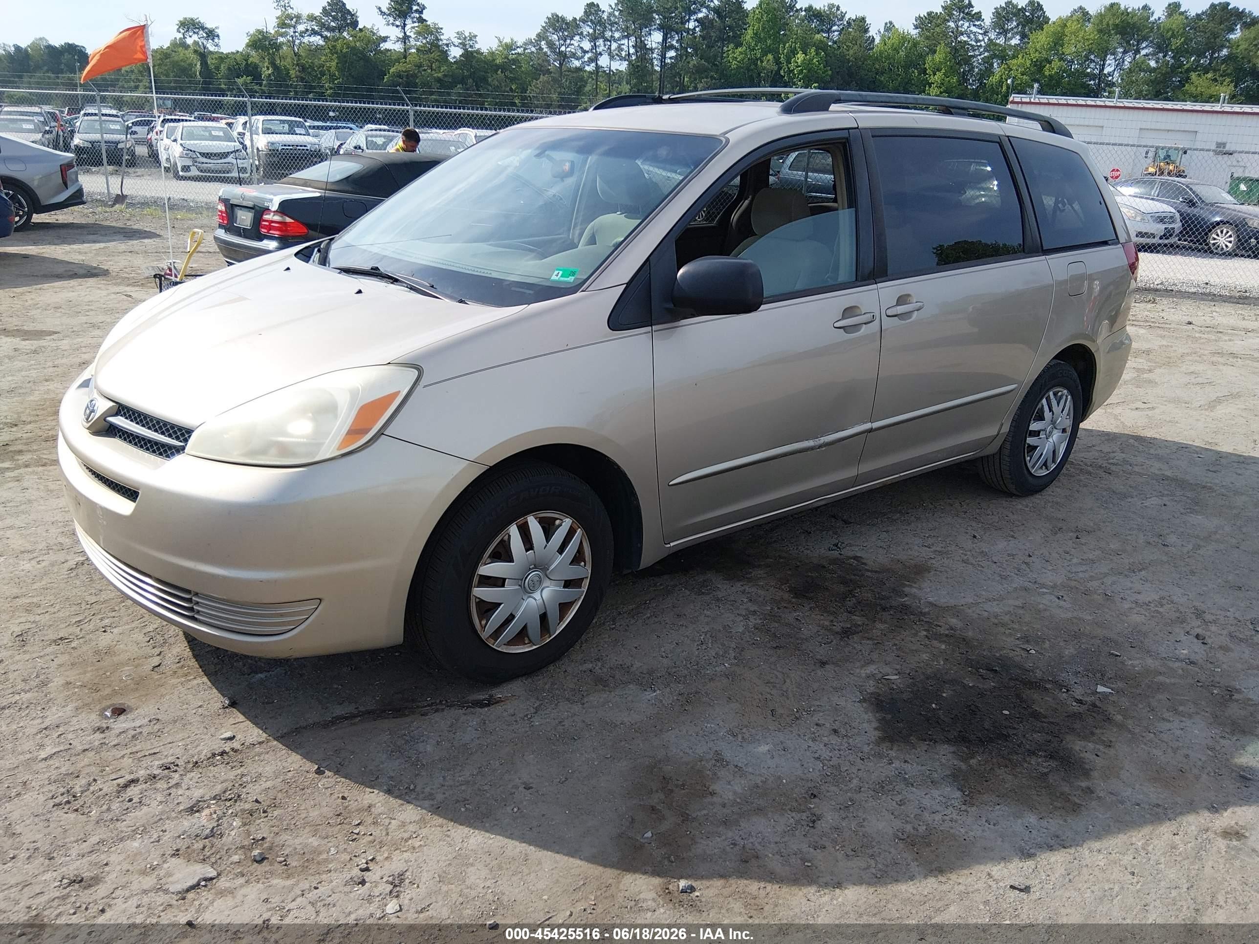 2005 Toyota Sienna Le Золотой vin: 5TDZA23C55S294005