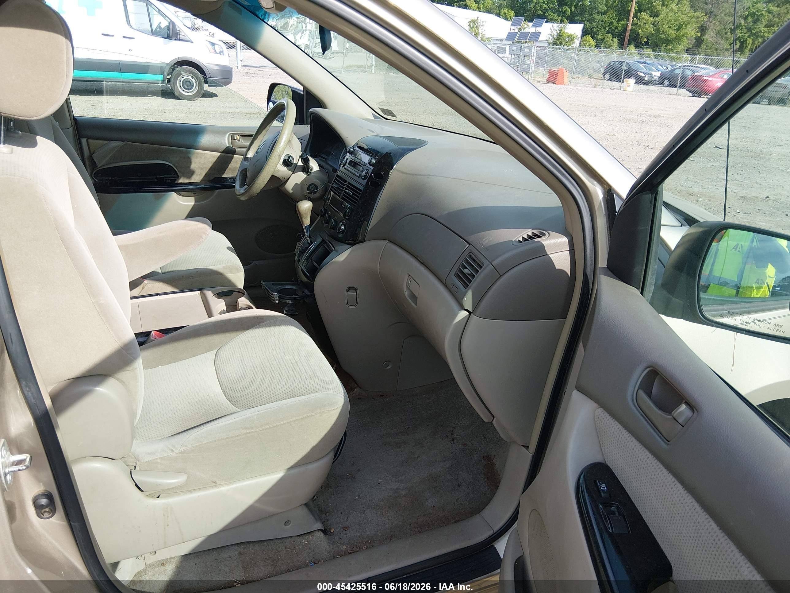 2005 Toyota Sienna Le Золотой vin: 5TDZA23C55S294005