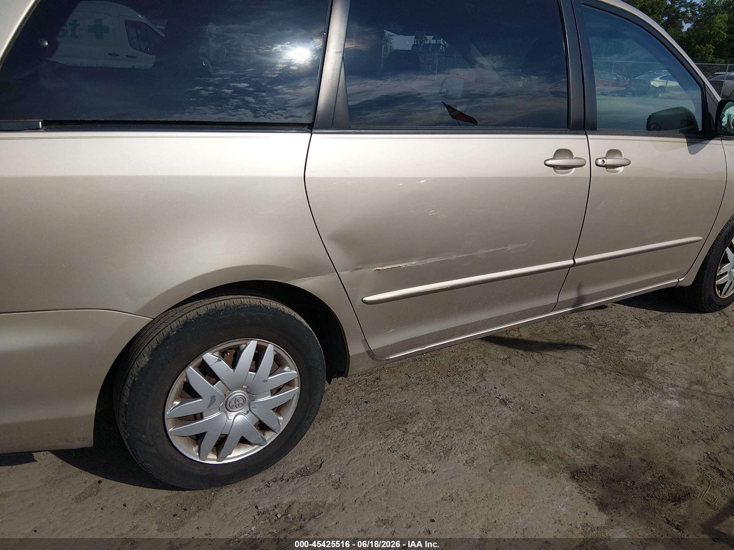 2005 Toyota Sienna Le Золотой vin: 5TDZA23C55S294005