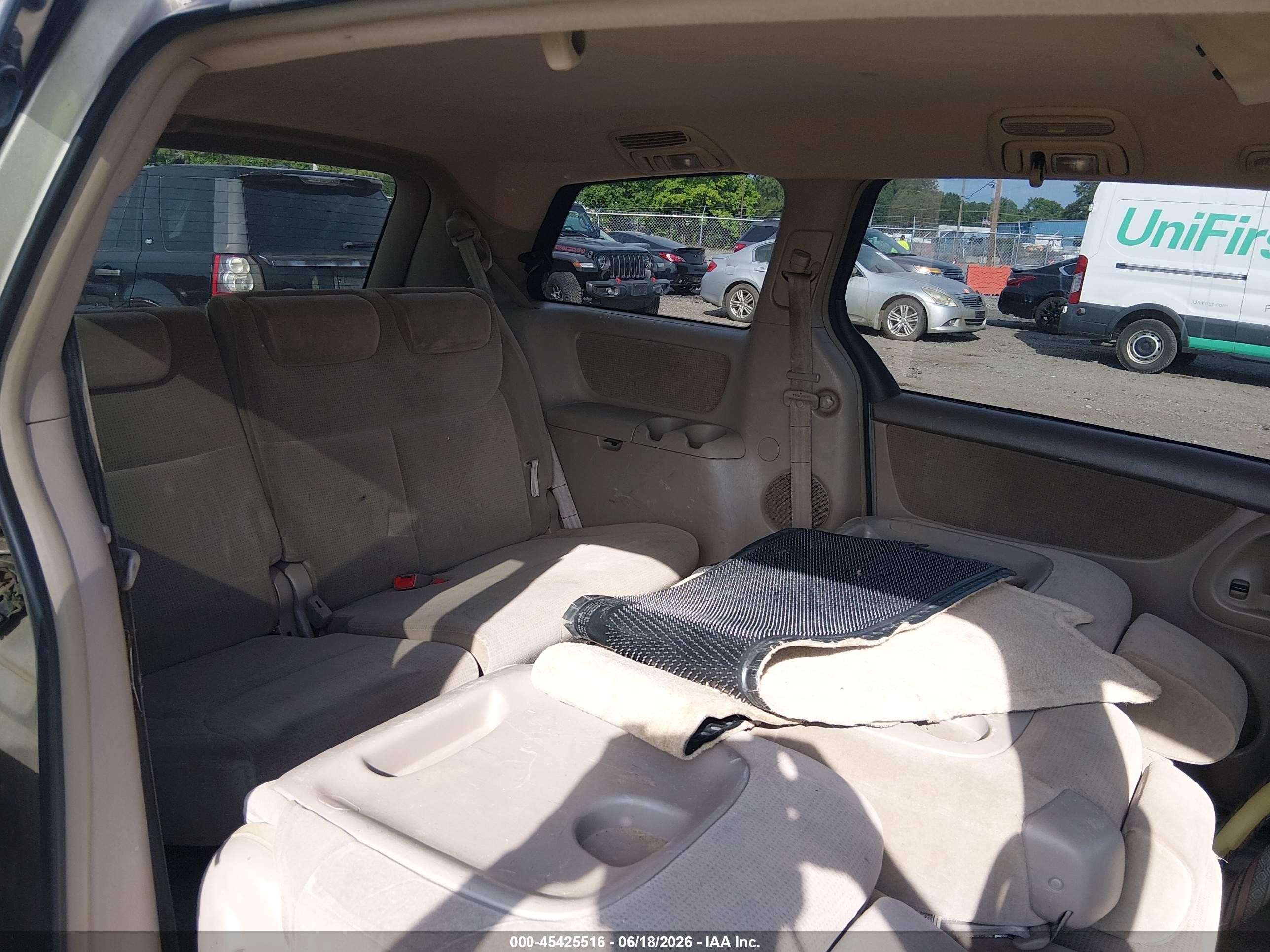 2005 Toyota Sienna Le Золотой vin: 5TDZA23C55S294005