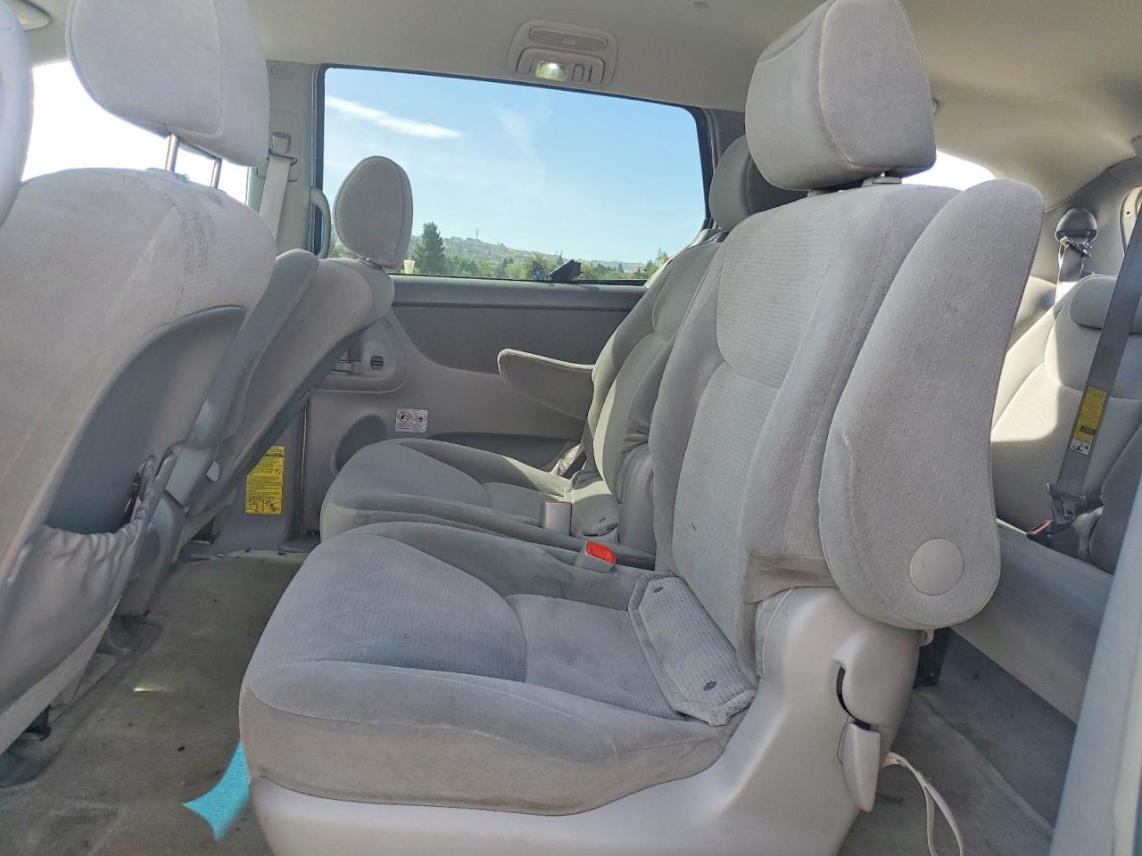 2005 Toyota Sienna Le 7 Passenger Silver vin: 5TDZA23C55S308887