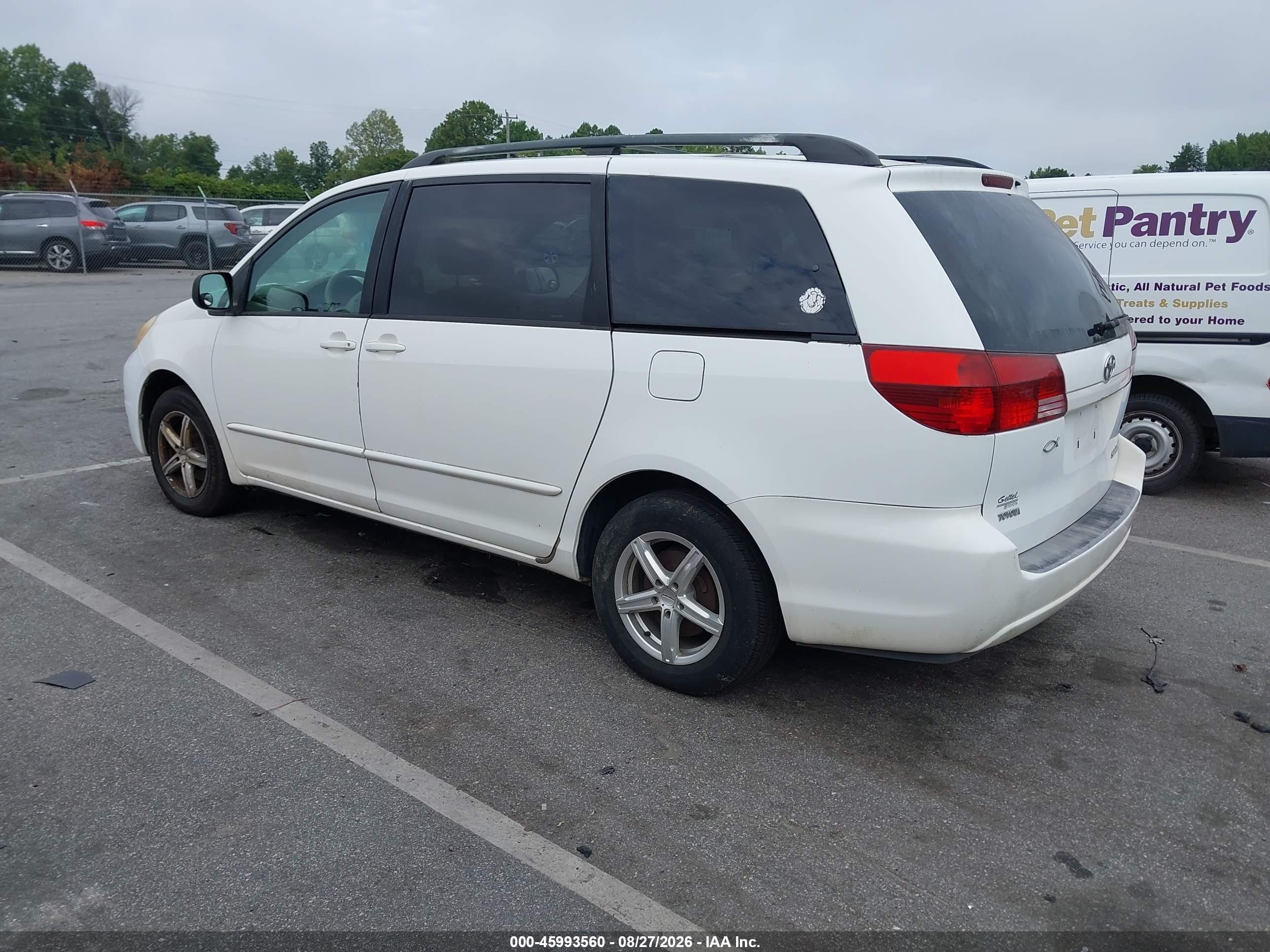 2005 Toyota Sienna Le White vin: 5TDZA23C55S309375