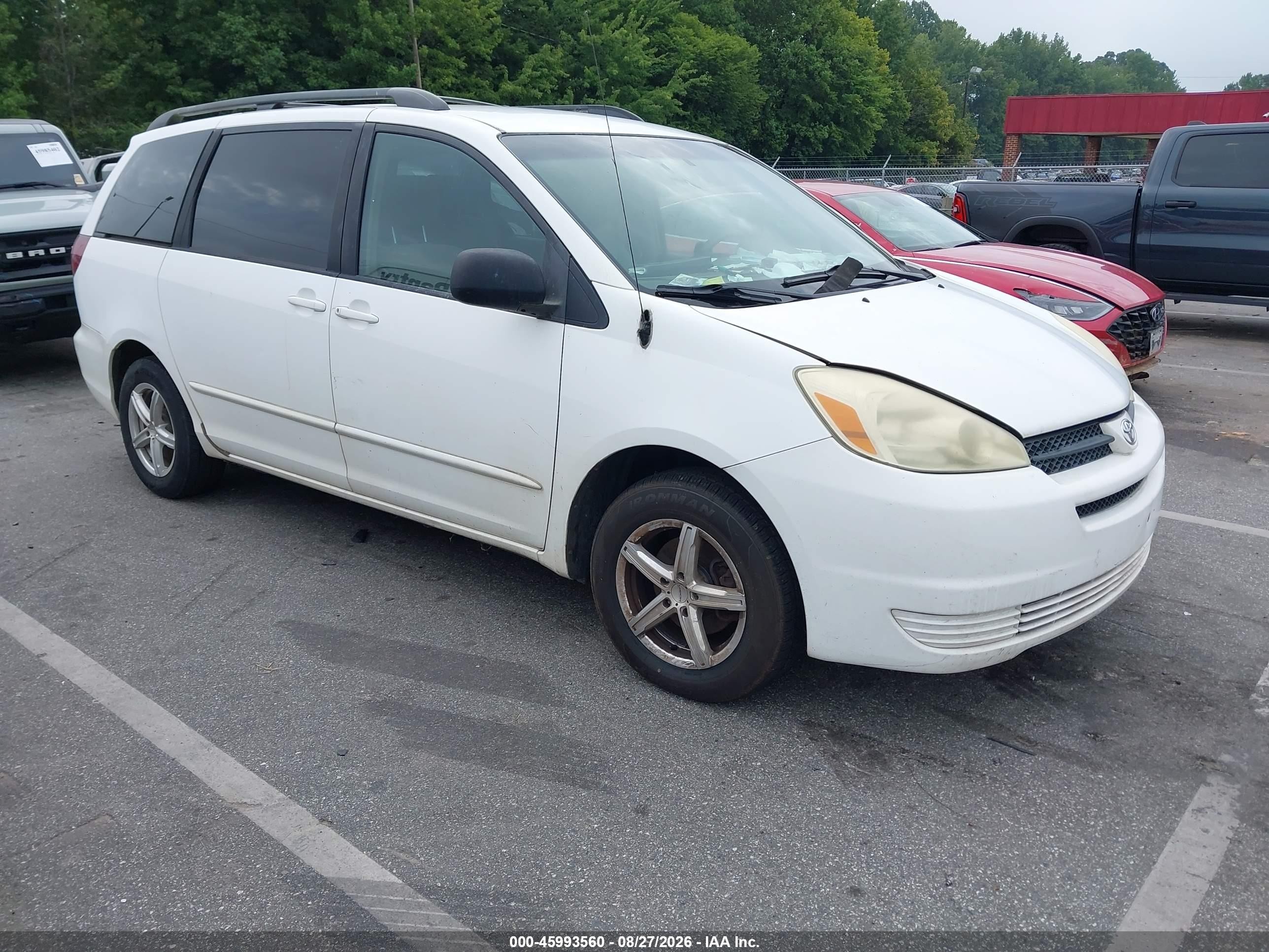 2005 Toyota Sienna Le White vin: 5TDZA23C55S309375