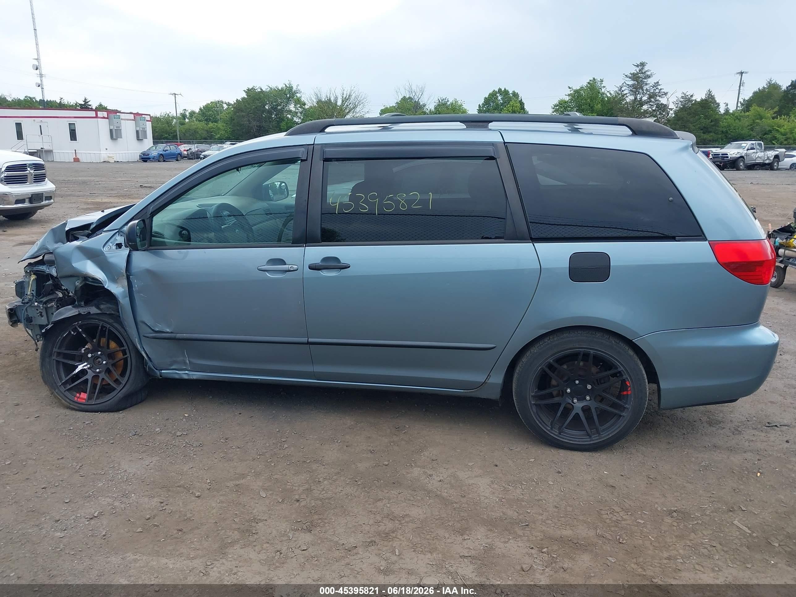 2005 Toyota Sienna Le Blue vin: 5TDZA23C55S311322