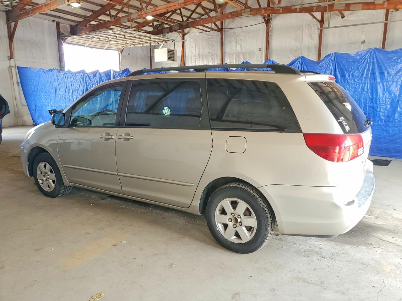 2005 Toyota Sienna Le 7 Passenger Gold vin: 5TDZA23C55S315337