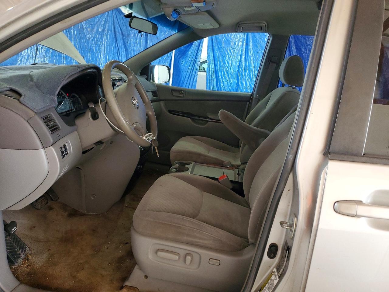 2005 Toyota Sienna Le 7 Passenger Gold vin: 5TDZA23C55S315337