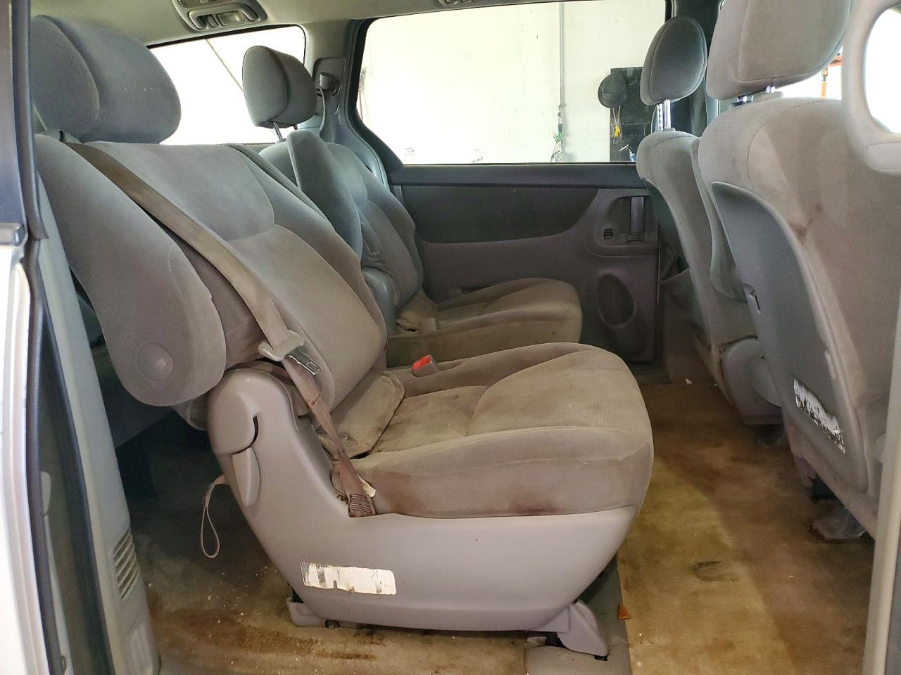 2005 Toyota Sienna Le 7 Passenger Gold vin: 5TDZA23C55S315337