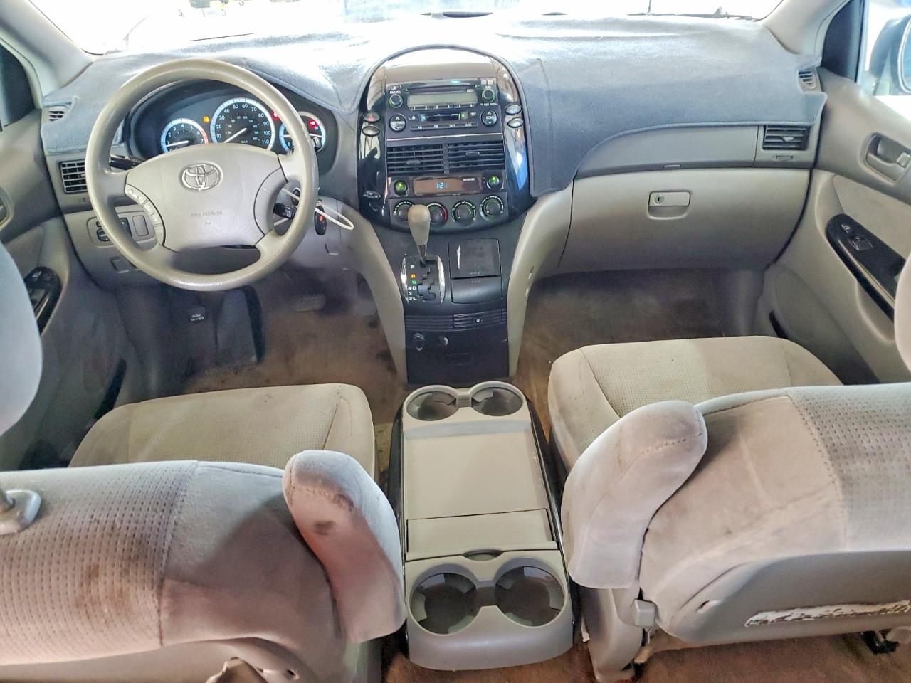 2005 Toyota Sienna Le 7 Passenger Gold vin: 5TDZA23C55S315337