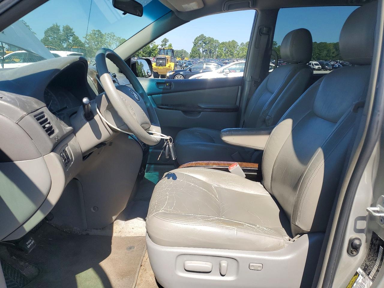 2005 Toyota Sienna Le 7 Passenger Silver vin: 5TDZA23C55S360469