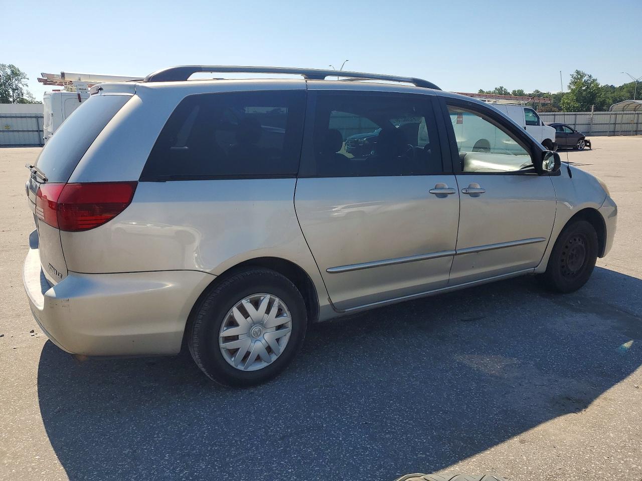 2005 Toyota Sienna Le 7 Passenger Silver vin: 5TDZA23C55S360469