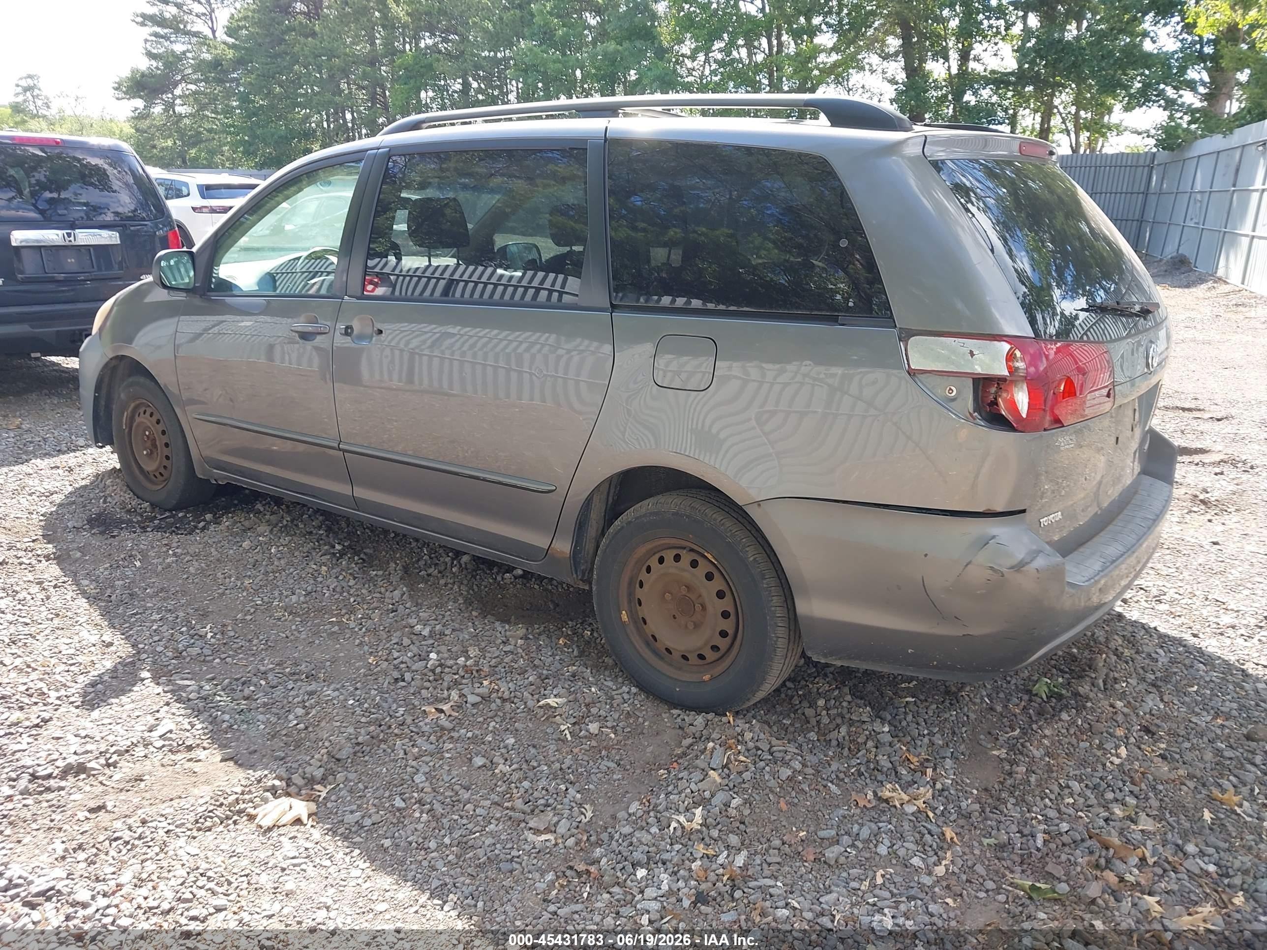 2005 Toyota Sienna Le Silver vin: 5TDZA23C55S360486