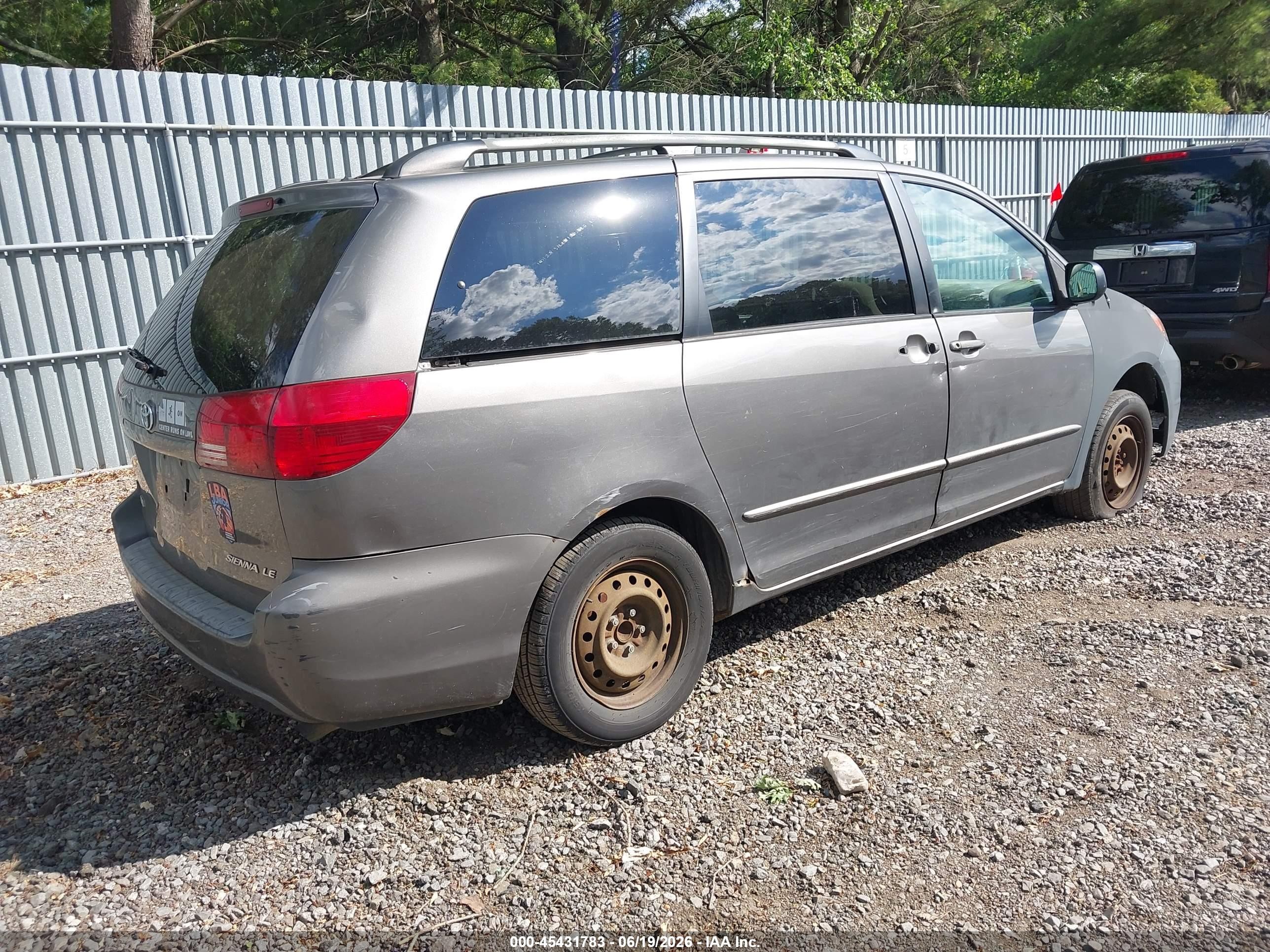 2005 Toyota Sienna Le Silver vin: 5TDZA23C55S360486