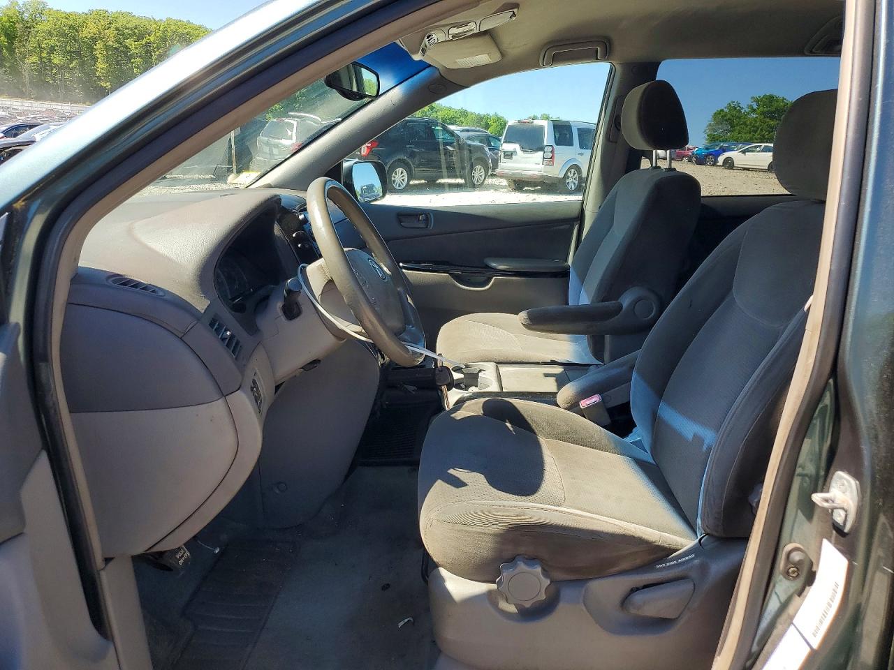 2004 Toyota Sienna Le 7 Passenger Зеленый vin: 5TDZA23C64S066237