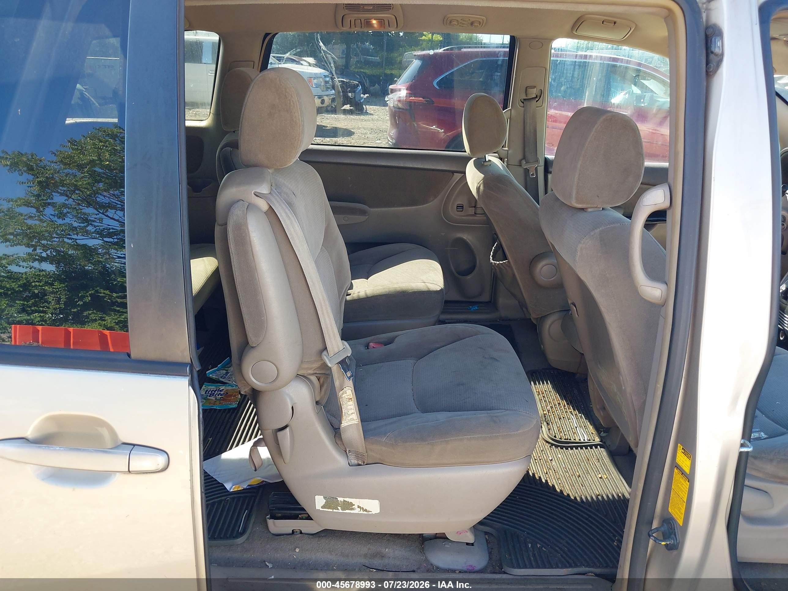 2004 Toyota Sienna Le Желто-коричневый vin: 5TDZA23C64S071146