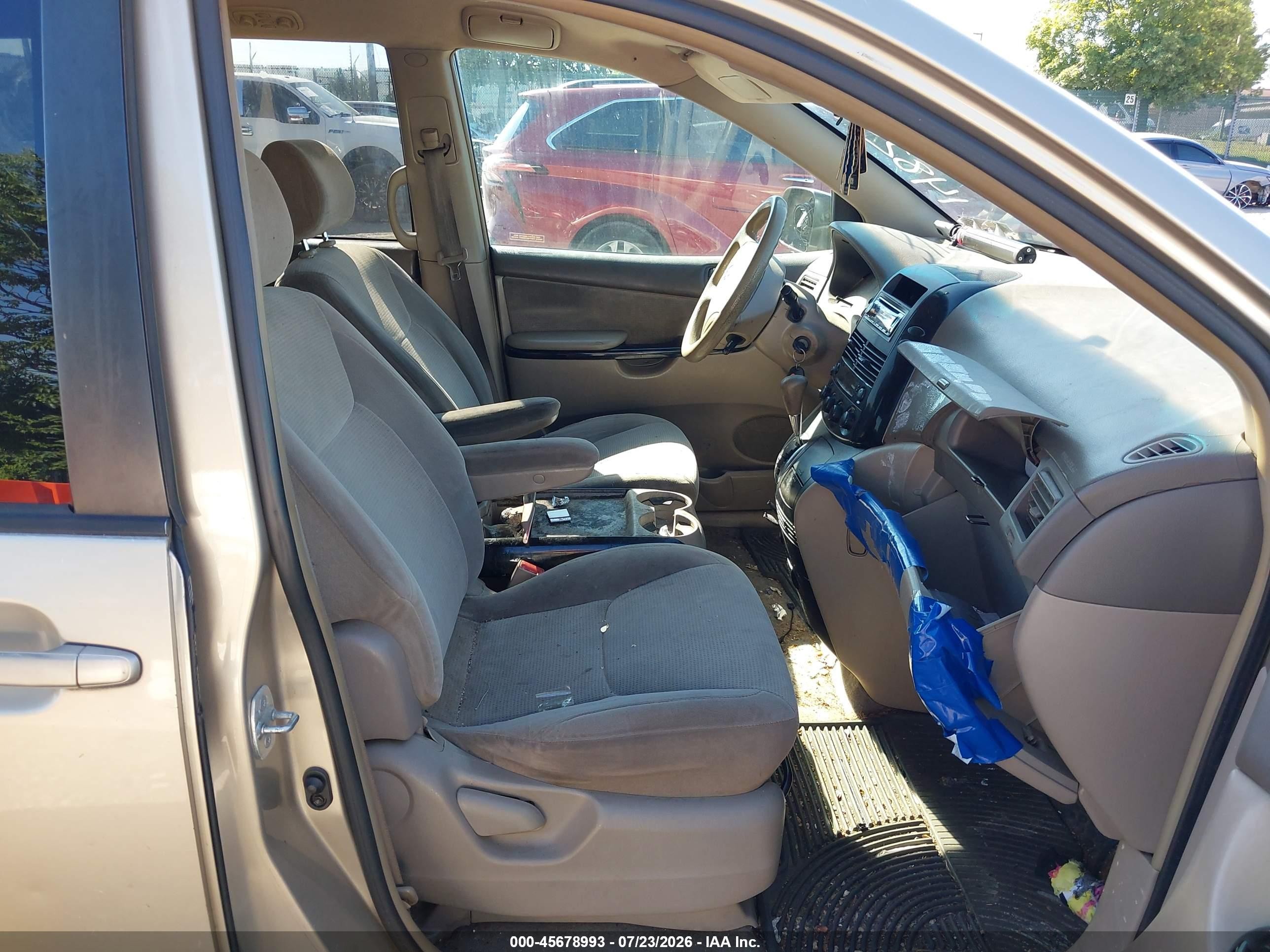 2004 Toyota Sienna Le Желто-коричневый vin: 5TDZA23C64S071146